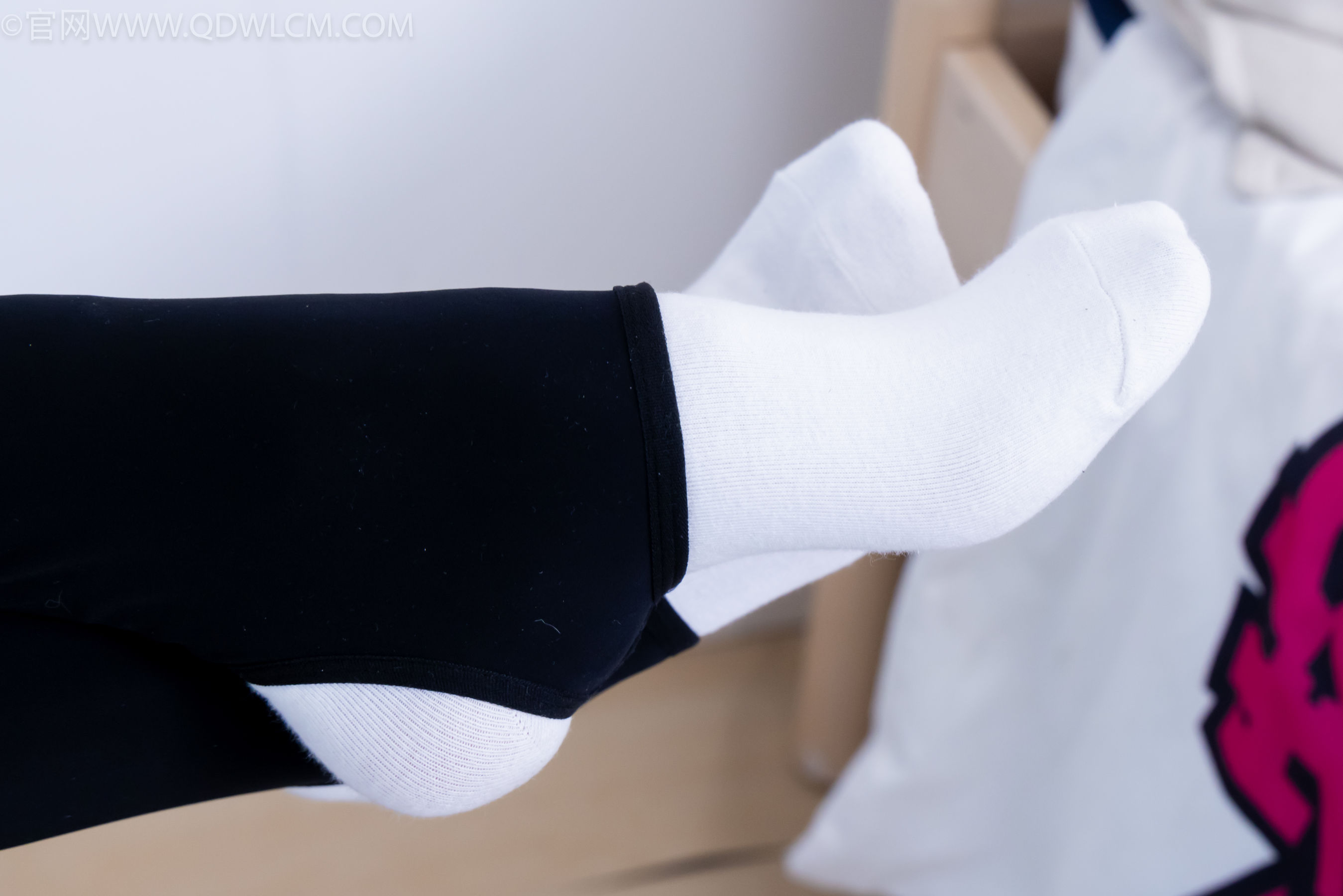 物恋传媒 No.2260 茯苓 -板鞋、黑色踩脚裤、白棉袜/(156P)