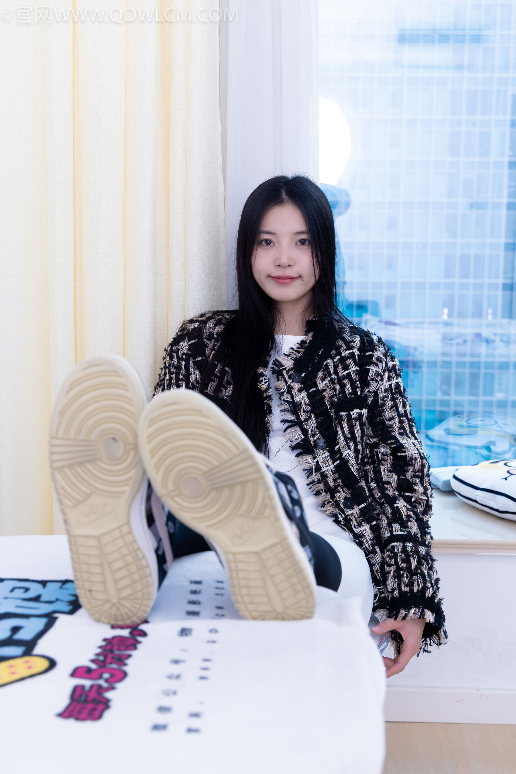 物恋传媒 No.2260 茯苓 -板鞋、黑色踩脚裤、白棉袜/(156P)