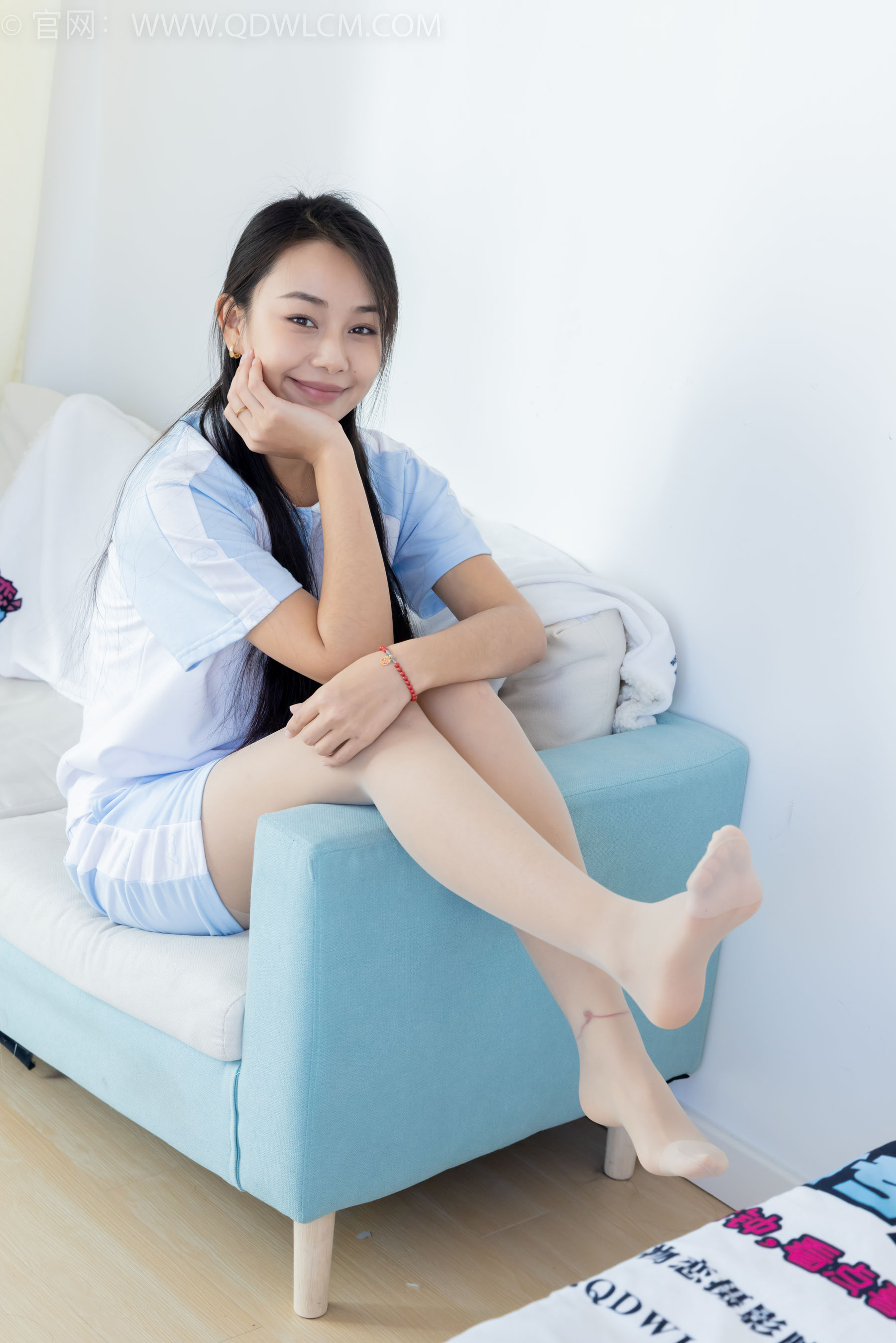 物恋传媒 No.2250 岚岚 -板鞋、白棉袜、薄肉丝、老头乐挠脚剧情/(150P)