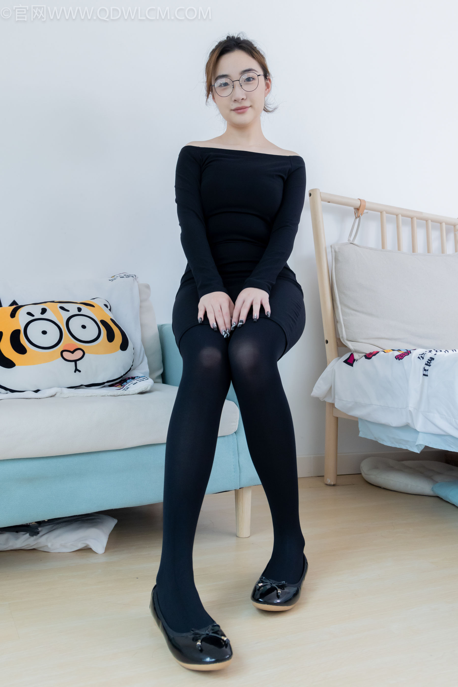 物恋传媒 No.2265 恬恬 -平底鞋、厚黑丝、厚黑丝踩奶油蛋糕剧情/(157P)