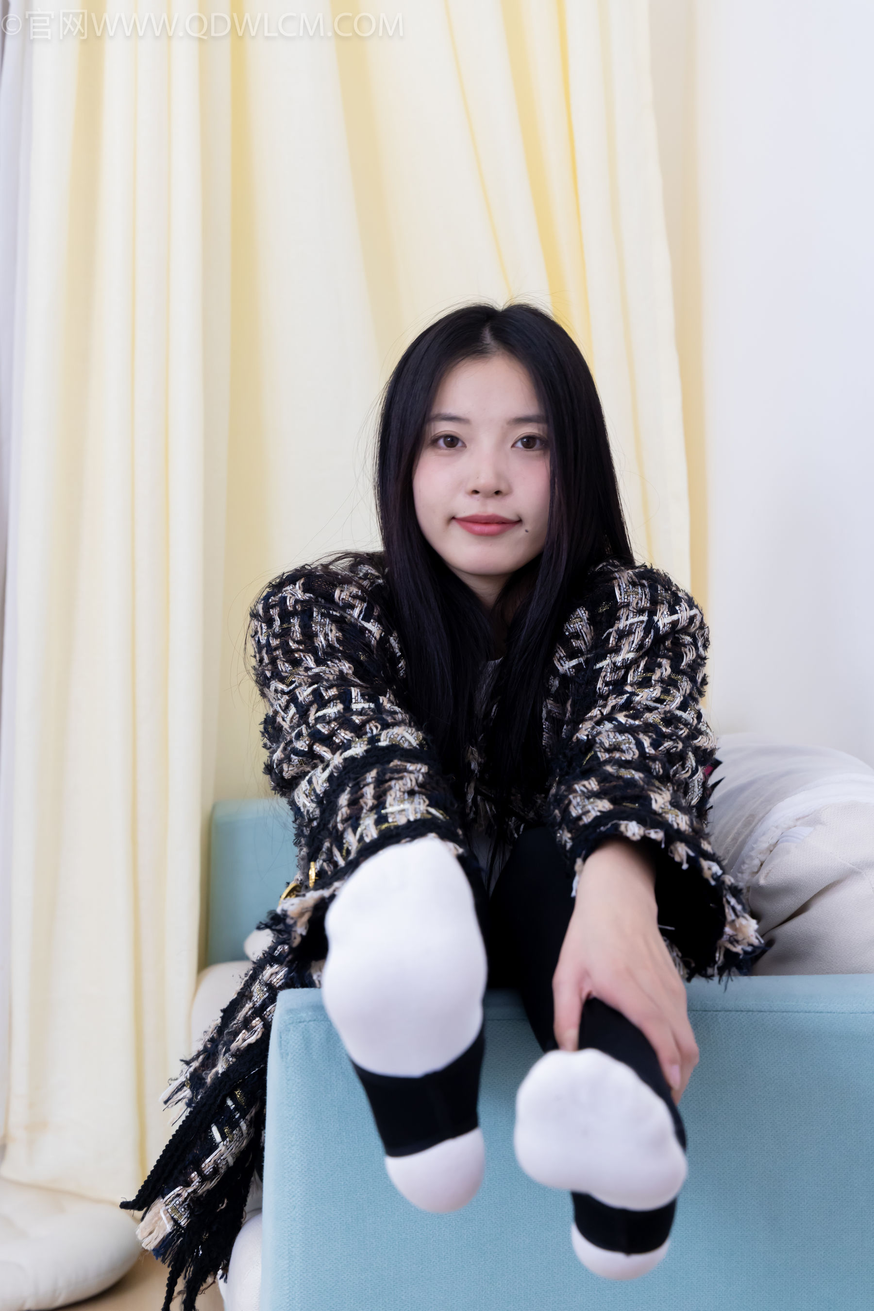 物恋传媒 No.2260 茯苓 -板鞋、黑色踩脚裤、白棉袜/(156P)