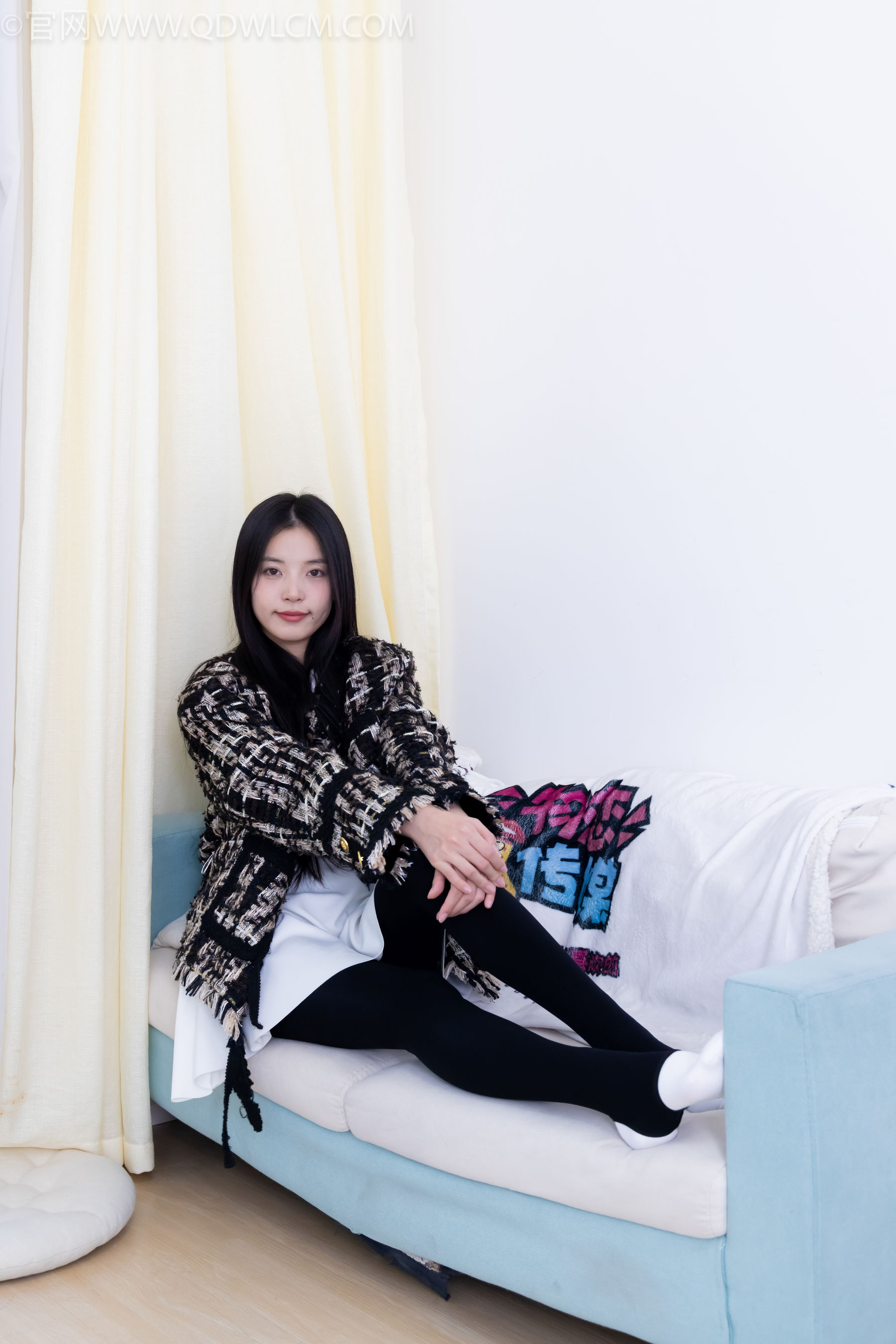 物恋传媒 No.2260 茯苓 -板鞋、黑色踩脚裤、白棉袜/(156P)