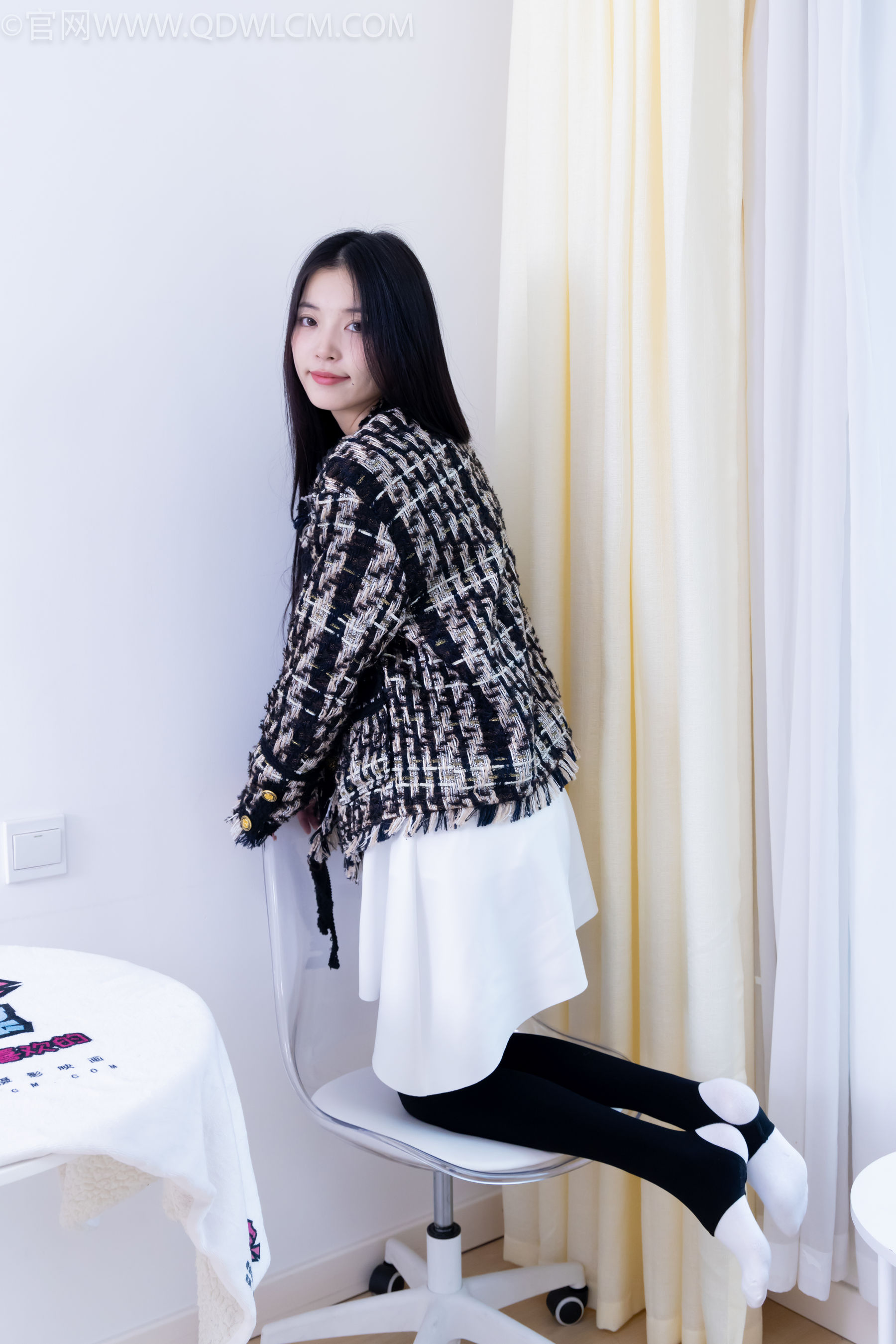 物恋传媒 No.2260 茯苓 -板鞋、黑色踩脚裤、白棉袜/(156P)