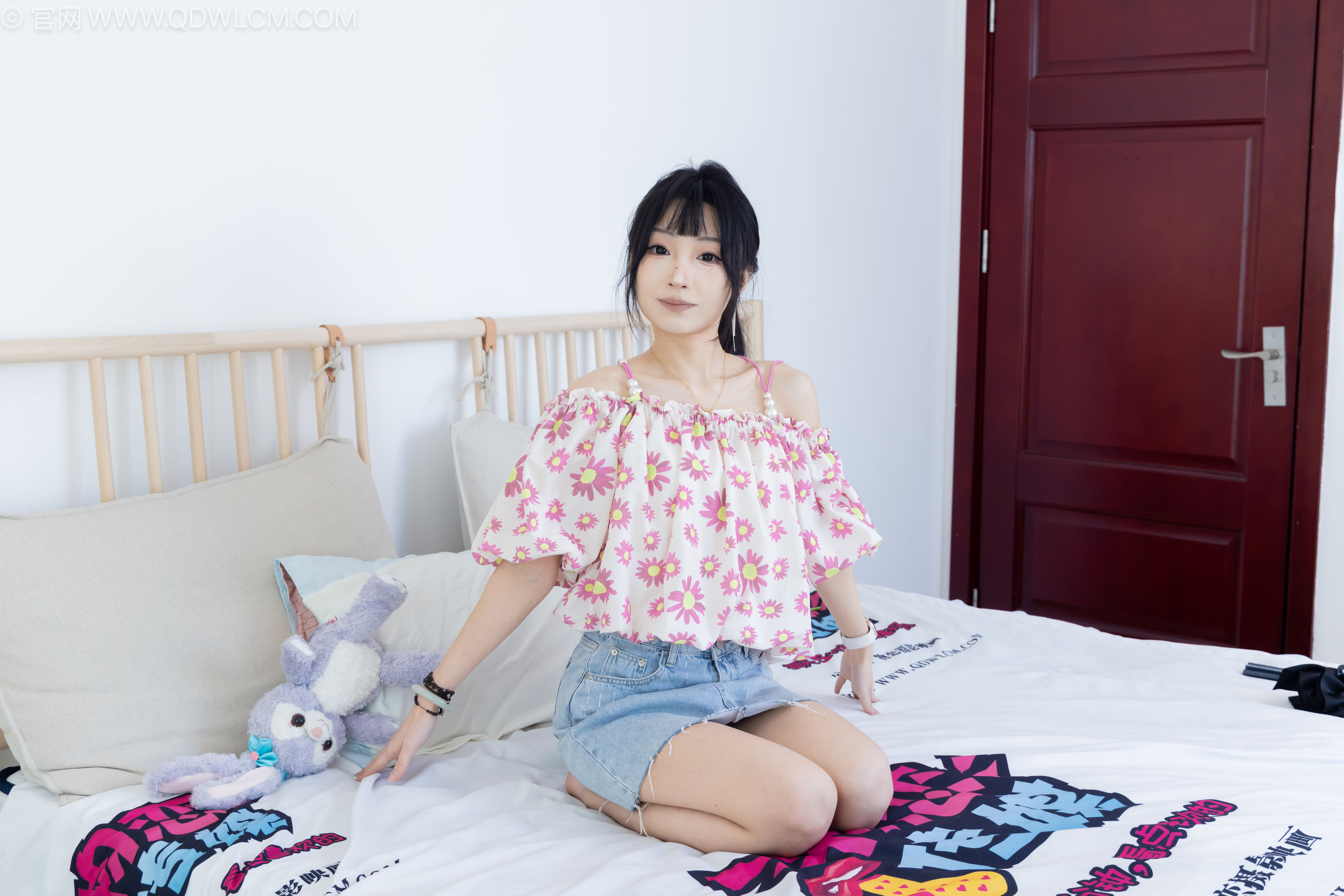 物恋传媒 No.2240 嘟嘟 -三双高跟鞋、薄肉丝、裸足、视频以超近景特写为主/(155P)