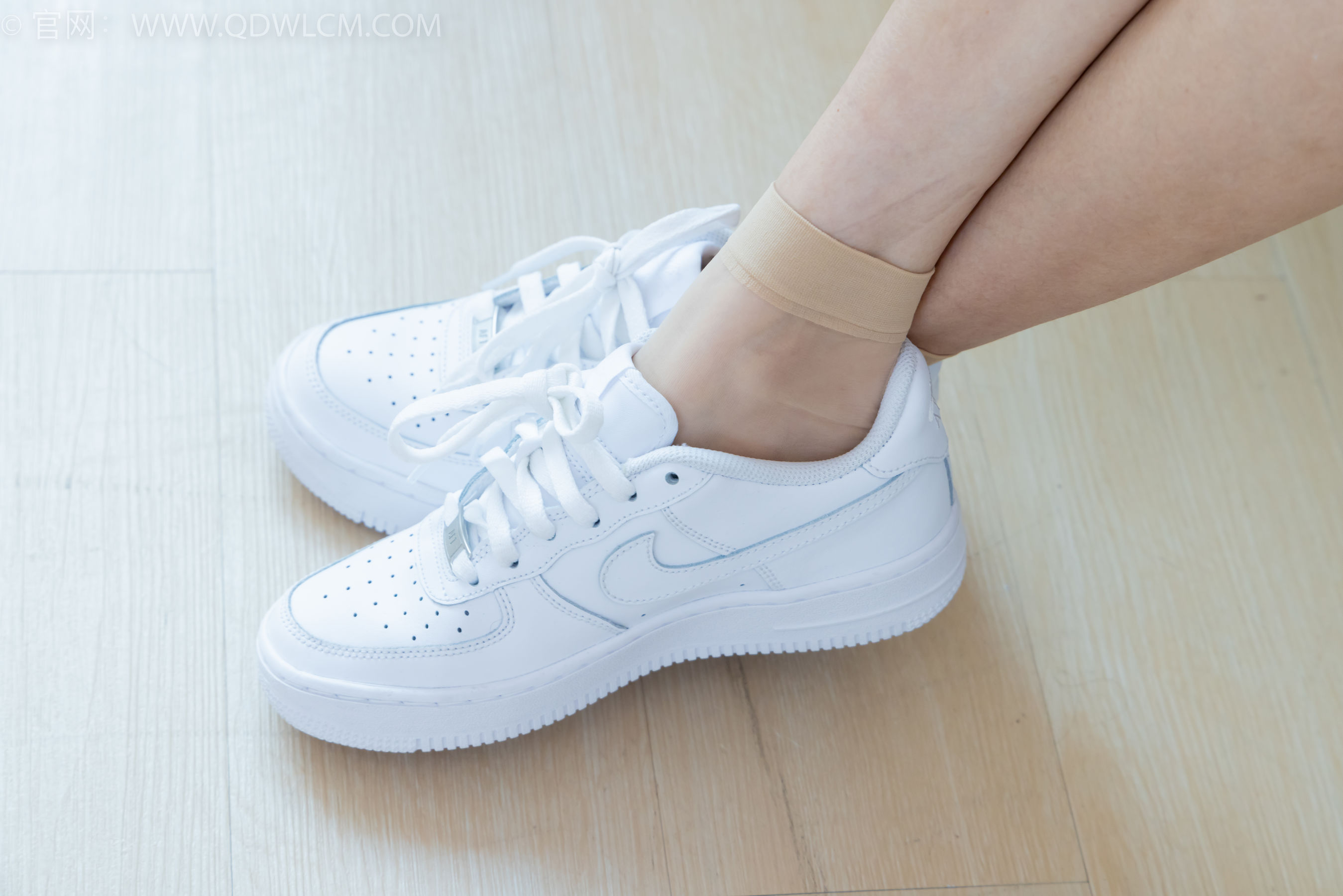 物恋传媒 No.2245 茯苓 -板鞋、短款薄肉丝、裸足/(190P)