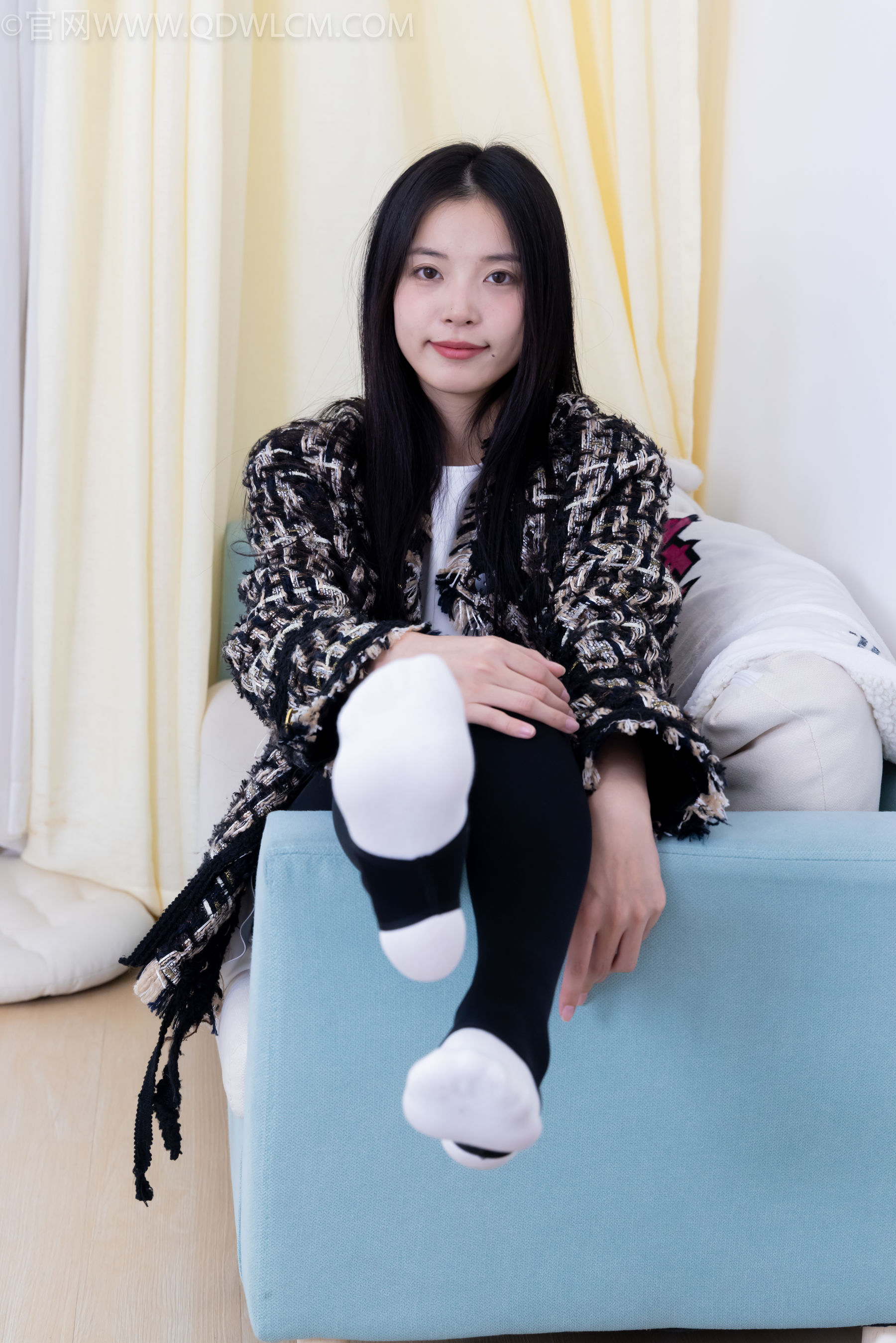 物恋传媒 No.2260 茯苓 -板鞋、黑色踩脚裤、白棉袜/(156P)