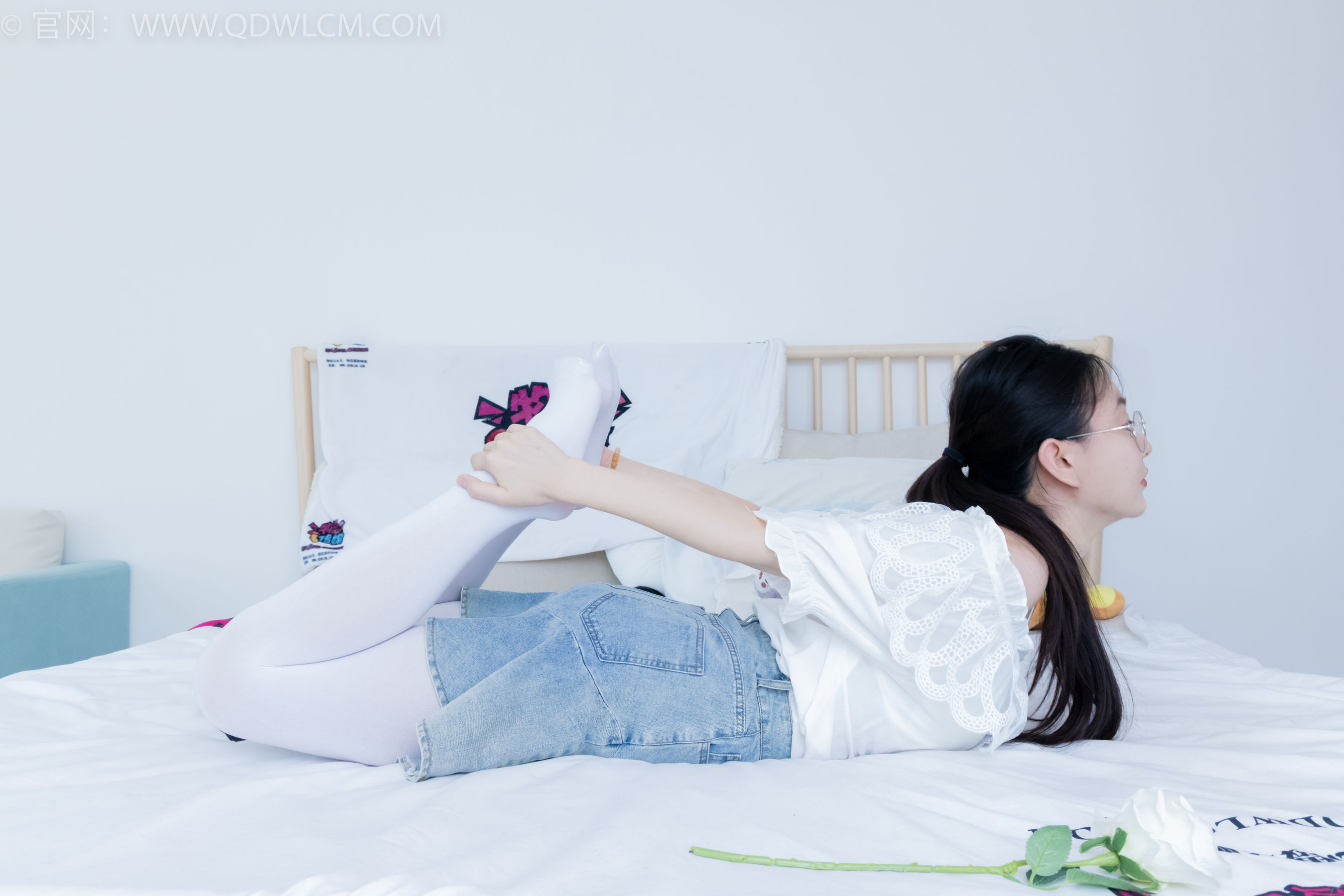 物恋传媒 No.2246 美兔 -皮鞋、厚白丝、皮筋绑脚老头乐挠脚剧情/(150P)