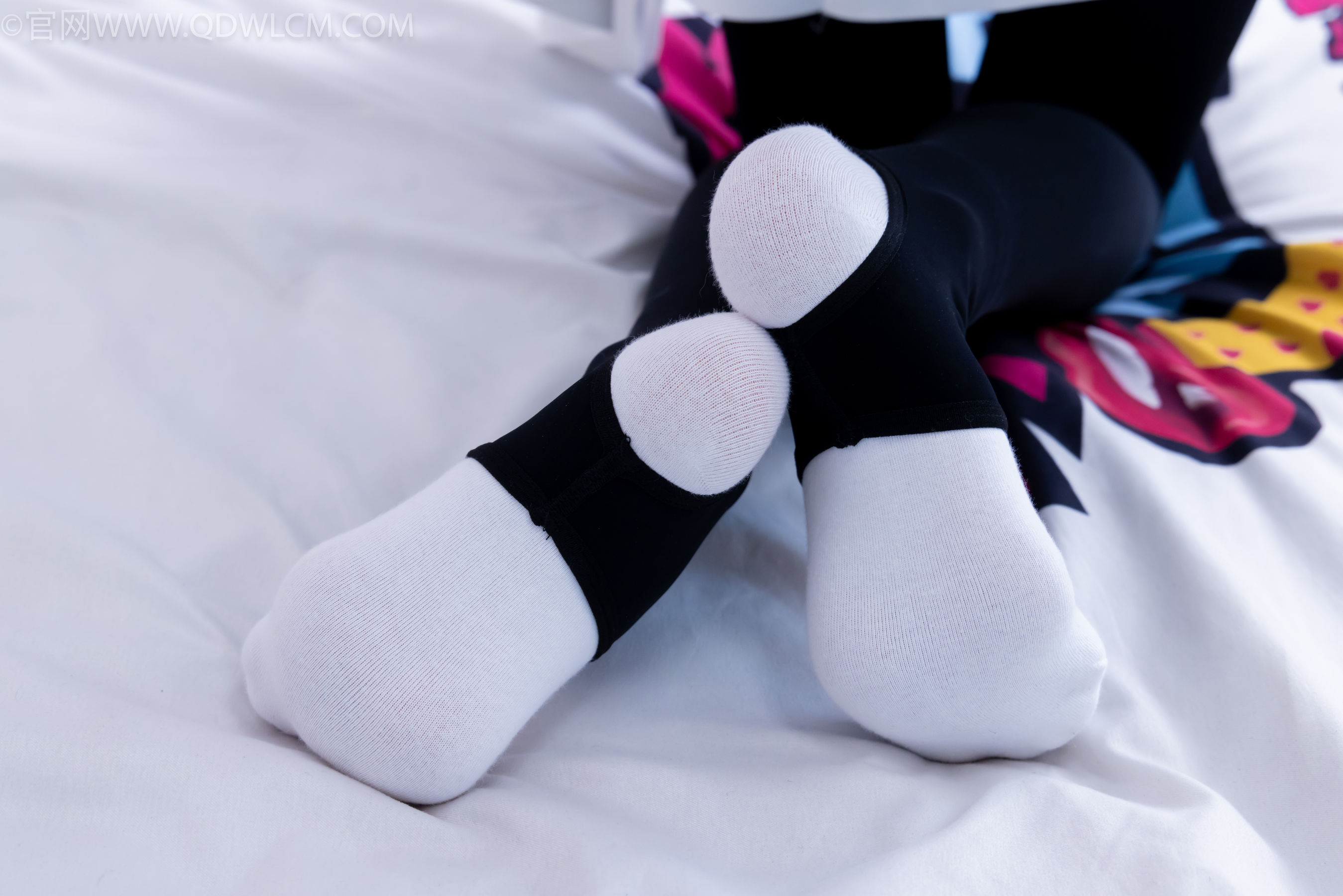物恋传媒 No.2260 茯苓 -板鞋、黑色踩脚裤、白棉袜/(156P)