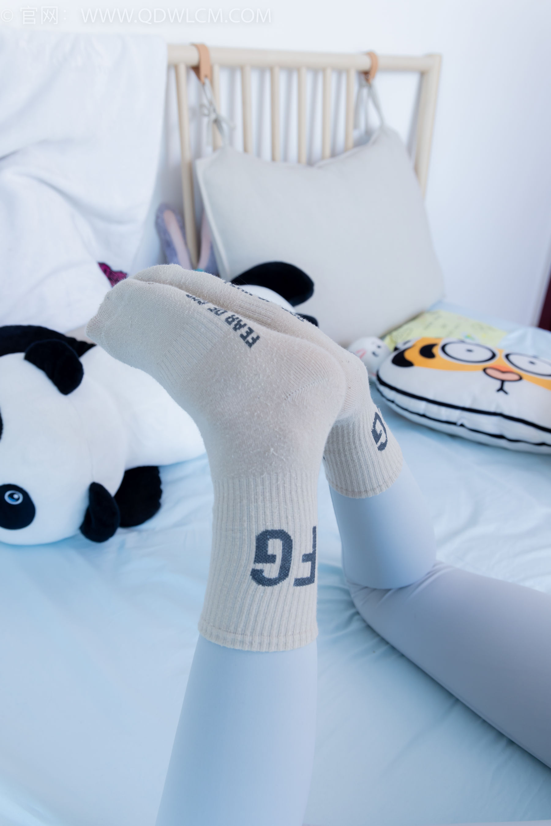 物恋传媒 No.2254 岚岚 -瑜伽裤、板鞋、两双棉袜/(160P)