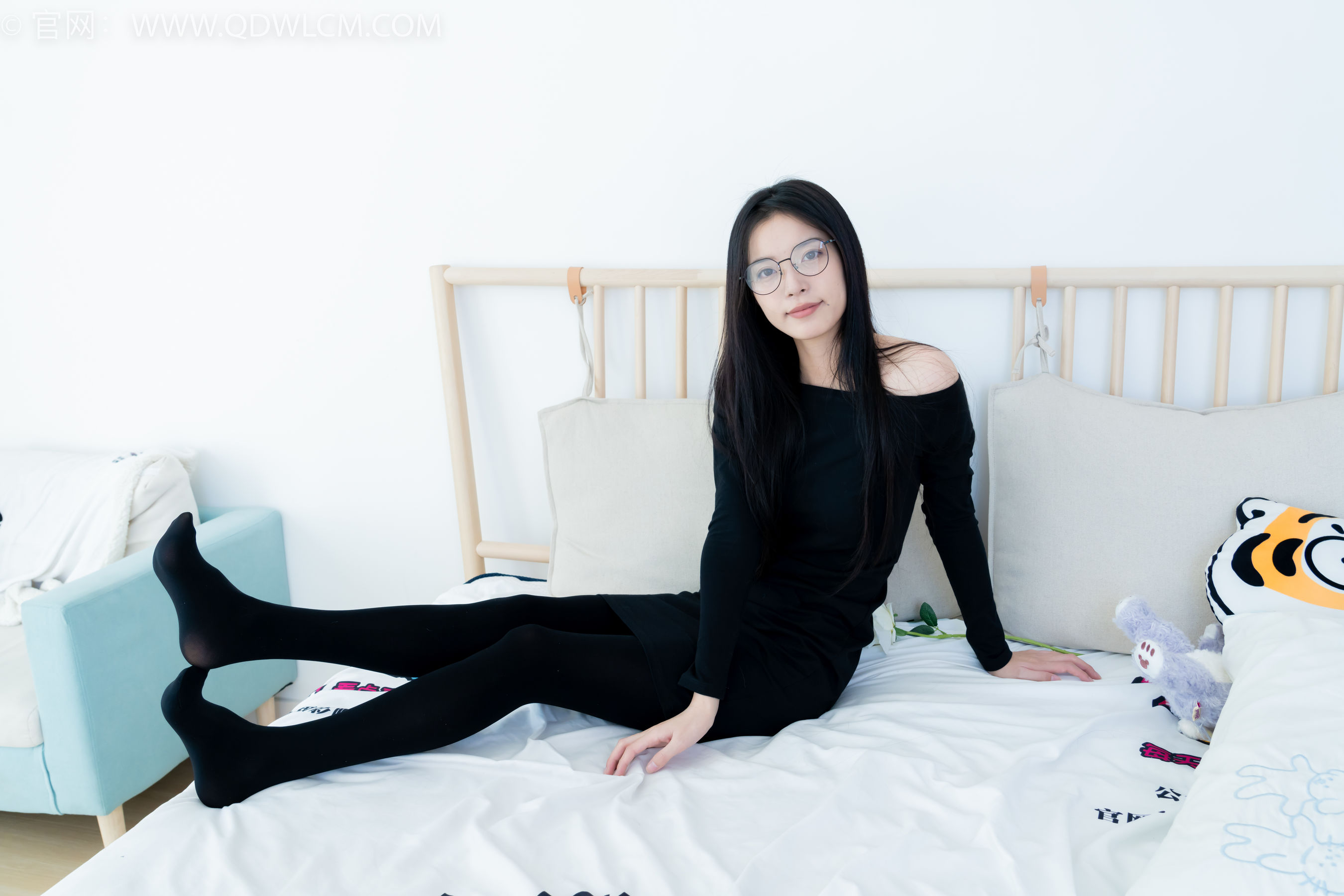 物恋传媒 No.2256 茯苓 -平底鞋、厚肉丝、厚黑丝、皮筋绑脚和挠脚心剧情/(220P)