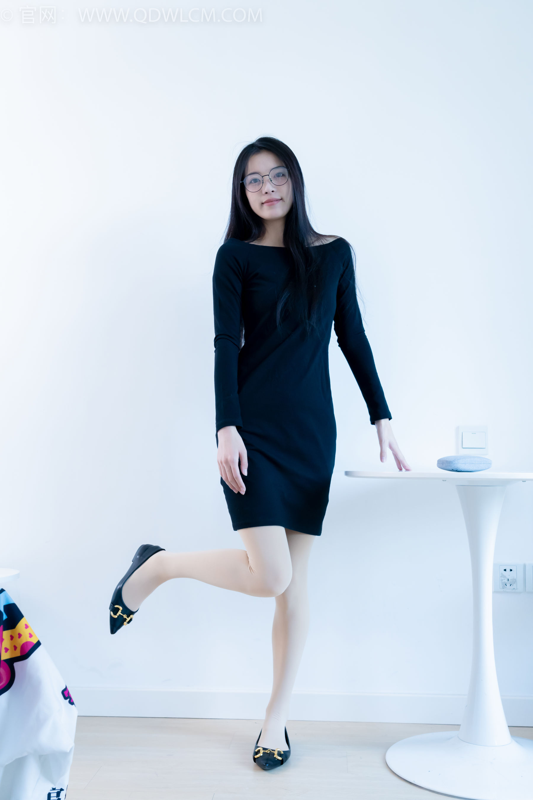 物恋传媒 No.2256 茯苓 -平底鞋、厚肉丝、厚黑丝、皮筋绑脚和挠脚心剧情/(220P)