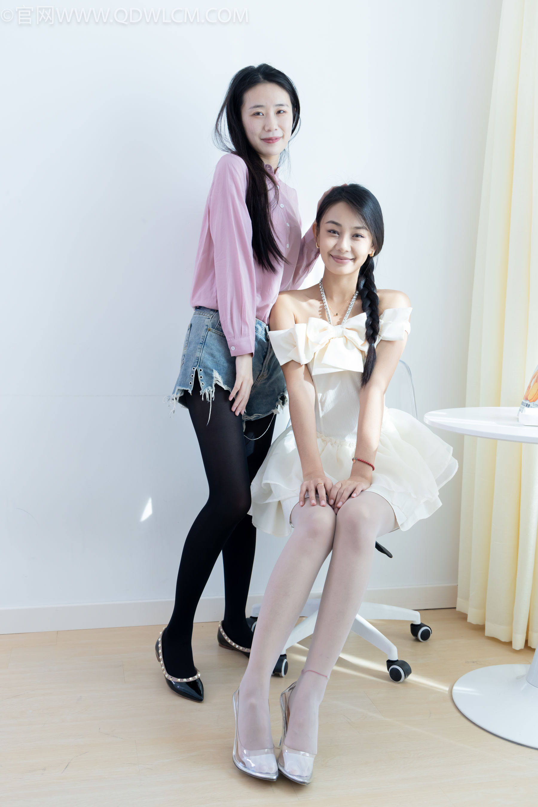 物恋传媒 No.2259 菜菜&岚岚 -平底鞋、高跟鞋、厚黑丝、薄白丝、裸足、运功疗伤剧情/(170P)