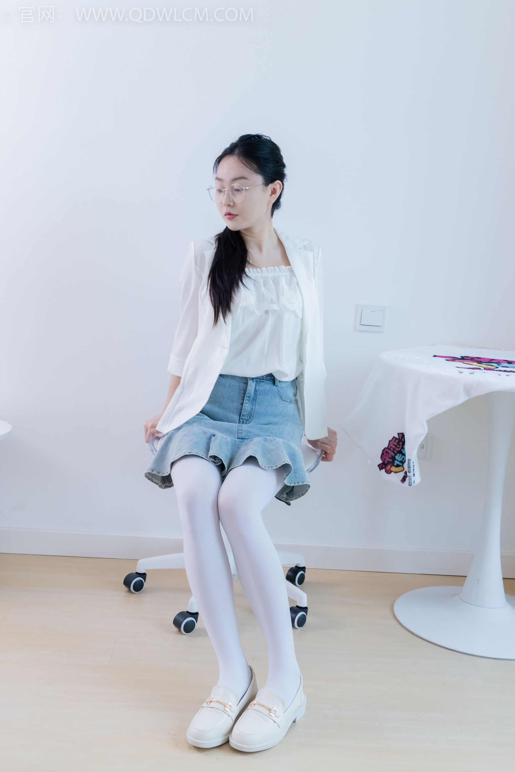物恋传媒 No.2246 美兔 -皮鞋、厚白丝、皮筋绑脚老头乐挠脚剧情/(150P)
