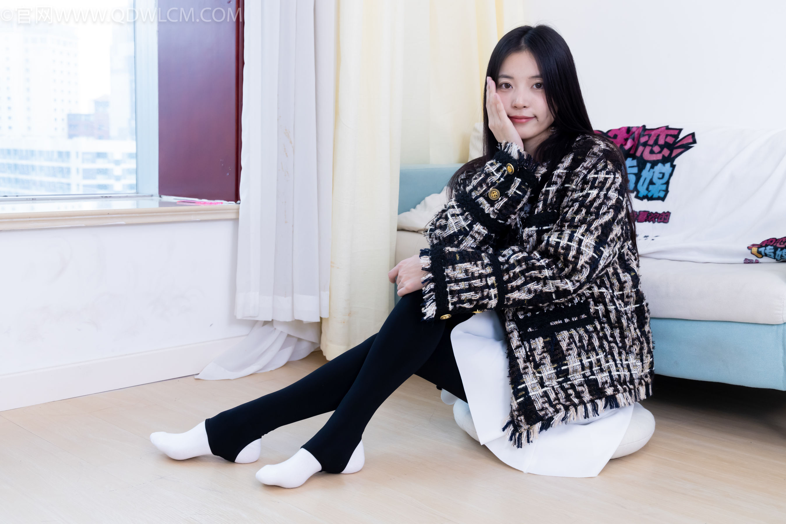 物恋传媒 No.2260 茯苓 -板鞋、黑色踩脚裤、白棉袜/(156P)