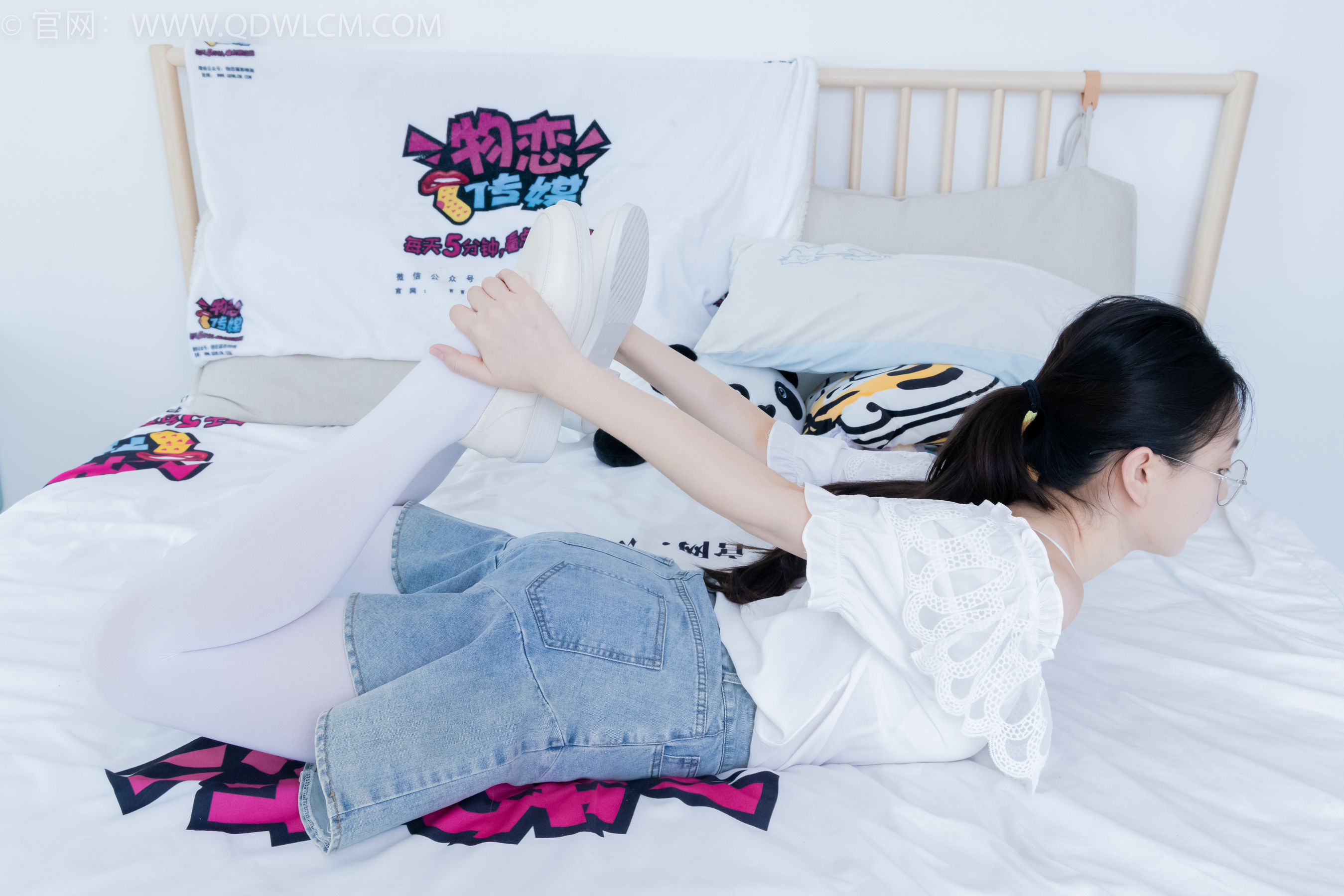 物恋传媒 No.2246 美兔 -皮鞋、厚白丝、皮筋绑脚老头乐挠脚剧情/(150P)