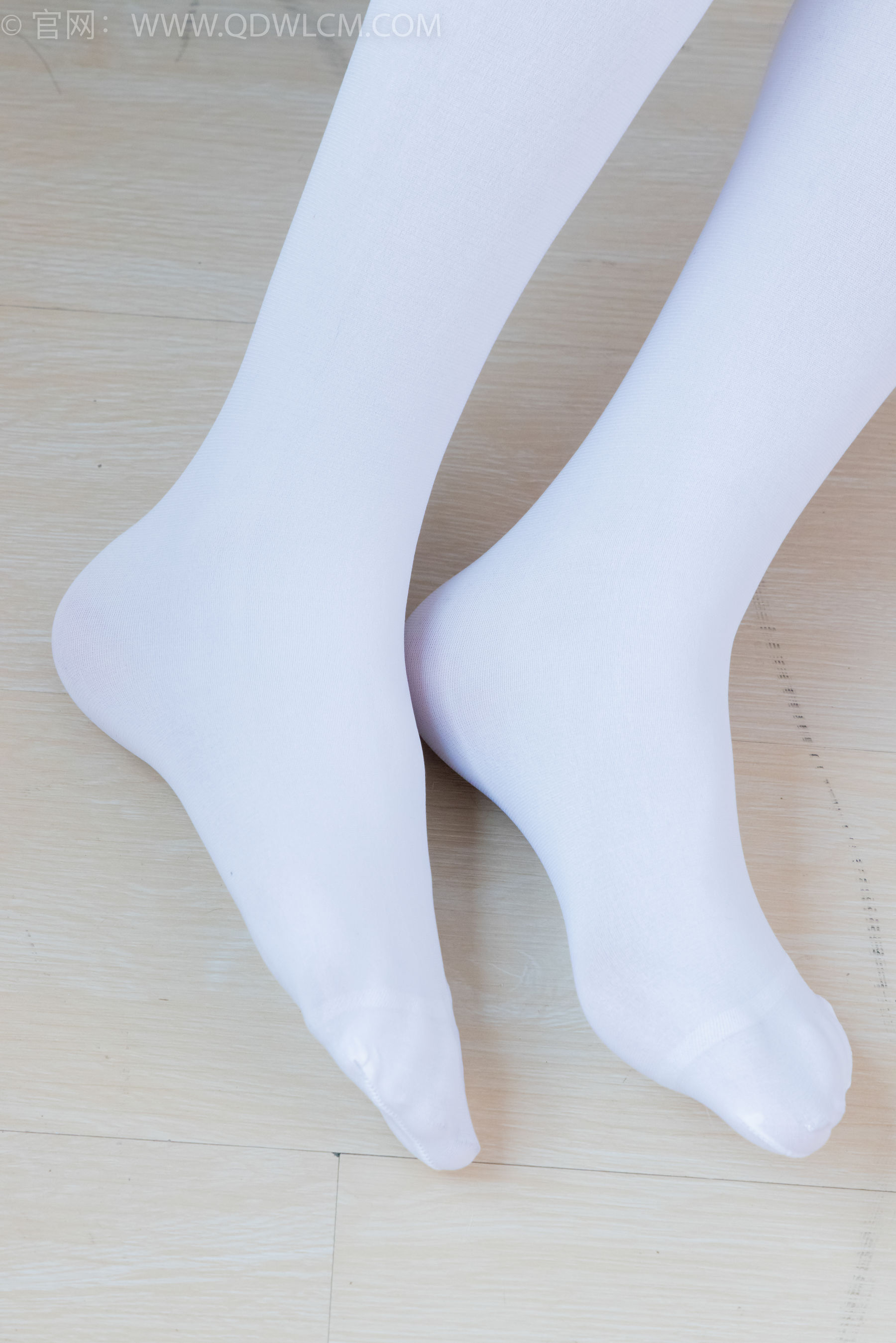 物恋传媒 No.2246 美兔 -皮鞋、厚白丝、皮筋绑脚老头乐挠脚剧情/(150P)