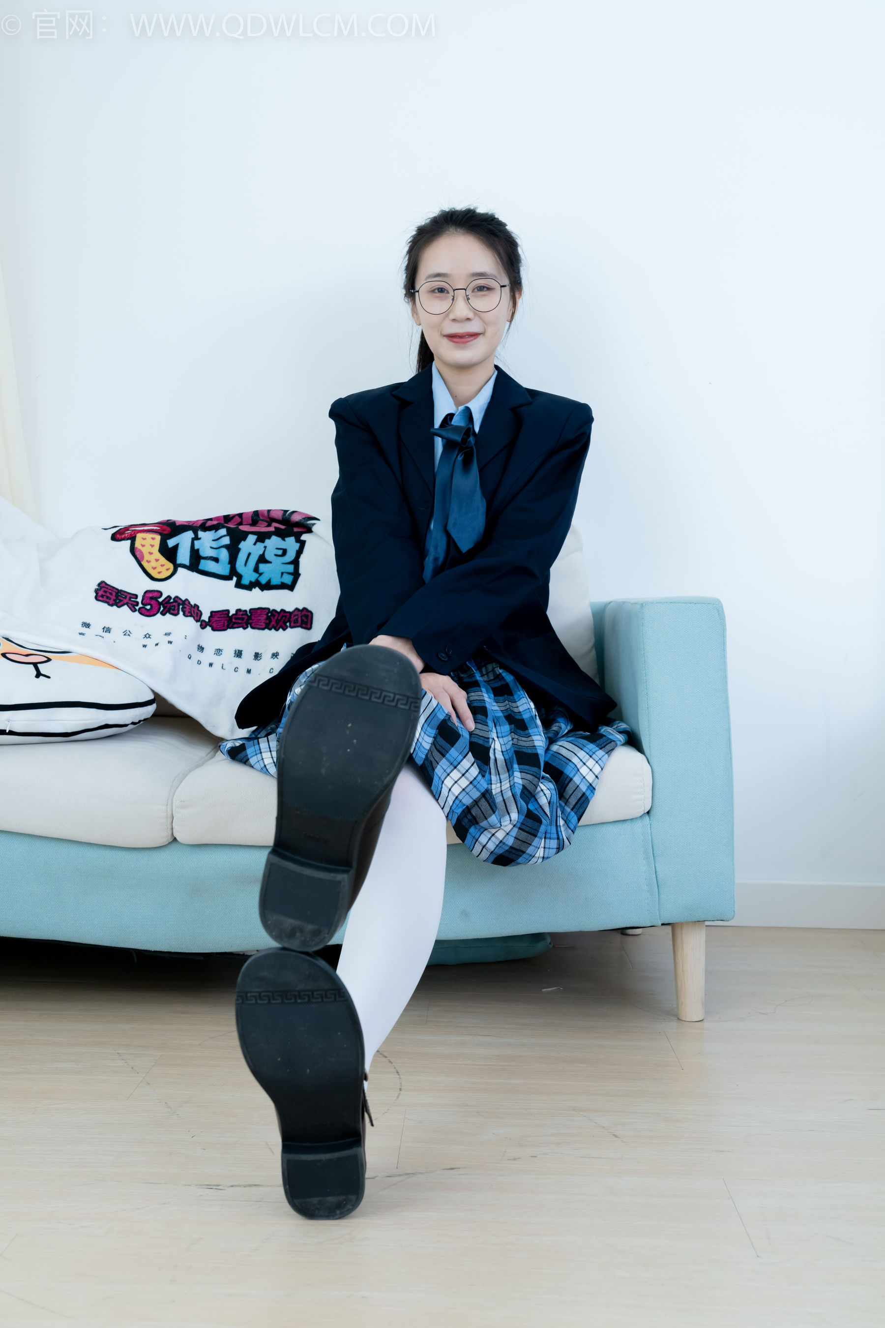 物恋传媒 No.2244 菜菜 -皮鞋、厚白丝、jk制服、皮筋绑脚老头乐挠脚剧情/(160P)