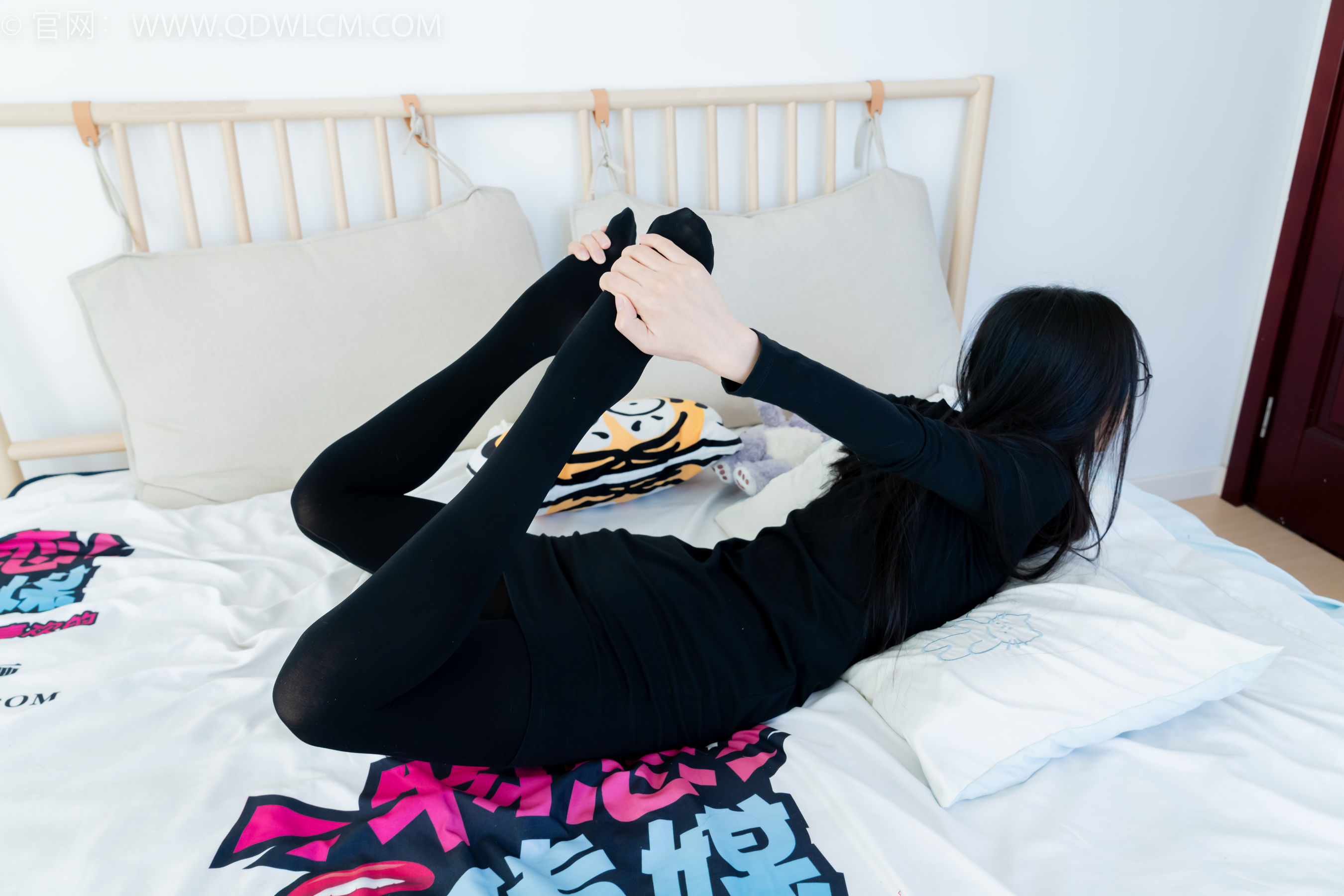 物恋传媒 No.2256 茯苓 -平底鞋、厚肉丝、厚黑丝、皮筋绑脚和挠脚心剧情/(220P)