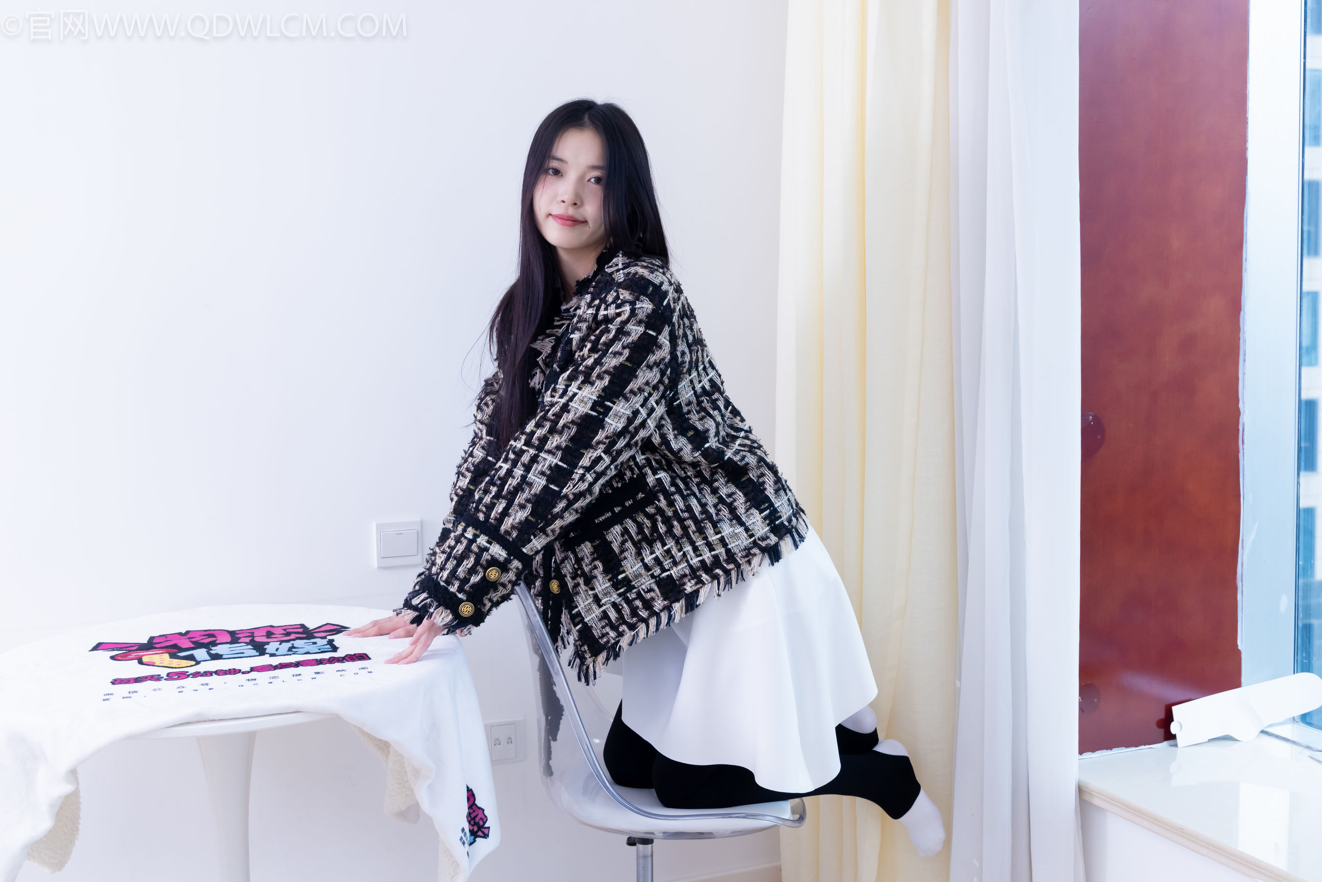 物恋传媒 No.2260 茯苓 -板鞋、黑色踩脚裤、白棉袜/(156P)