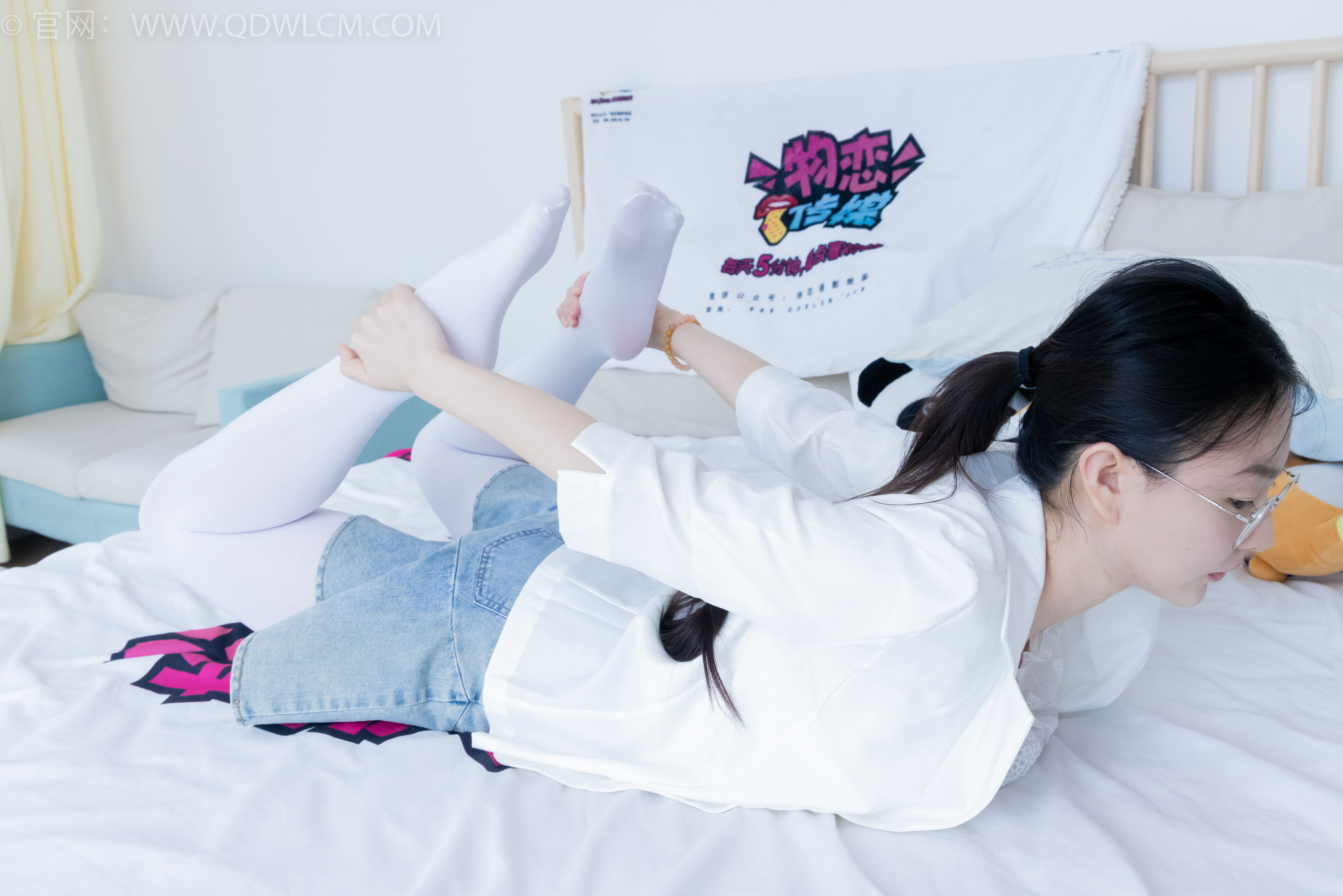 物恋传媒 No.2246 美兔 -皮鞋、厚白丝、皮筋绑脚老头乐挠脚剧情/(150P)