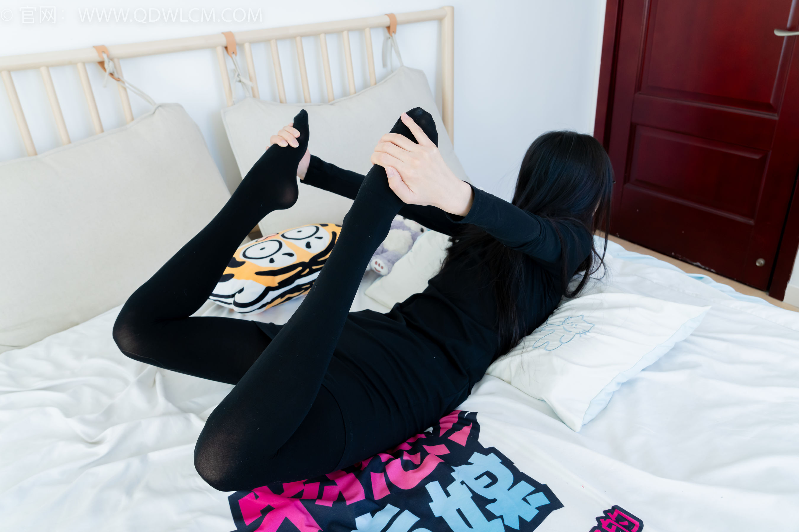 物恋传媒 No.2256 茯苓 -平底鞋、厚肉丝、厚黑丝、皮筋绑脚和挠脚心剧情/(220P)