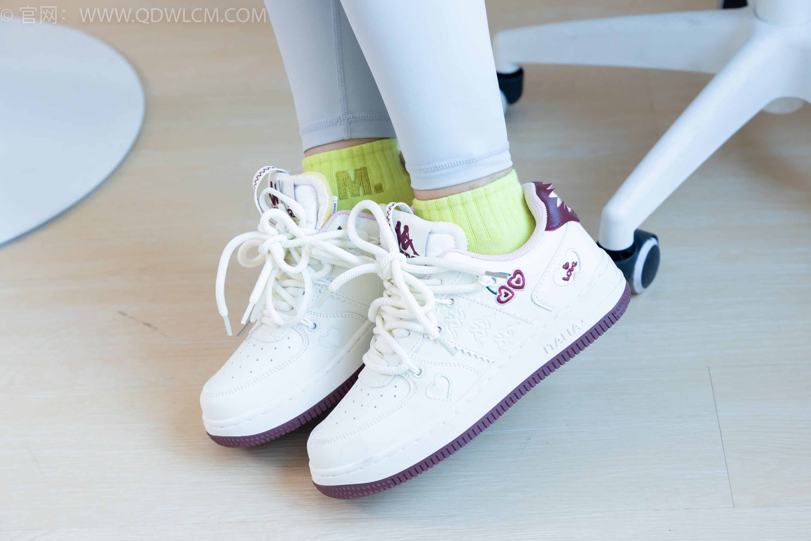 物恋传媒 No.2254 岚岚 -瑜伽裤、板鞋、两双棉袜/(160P)