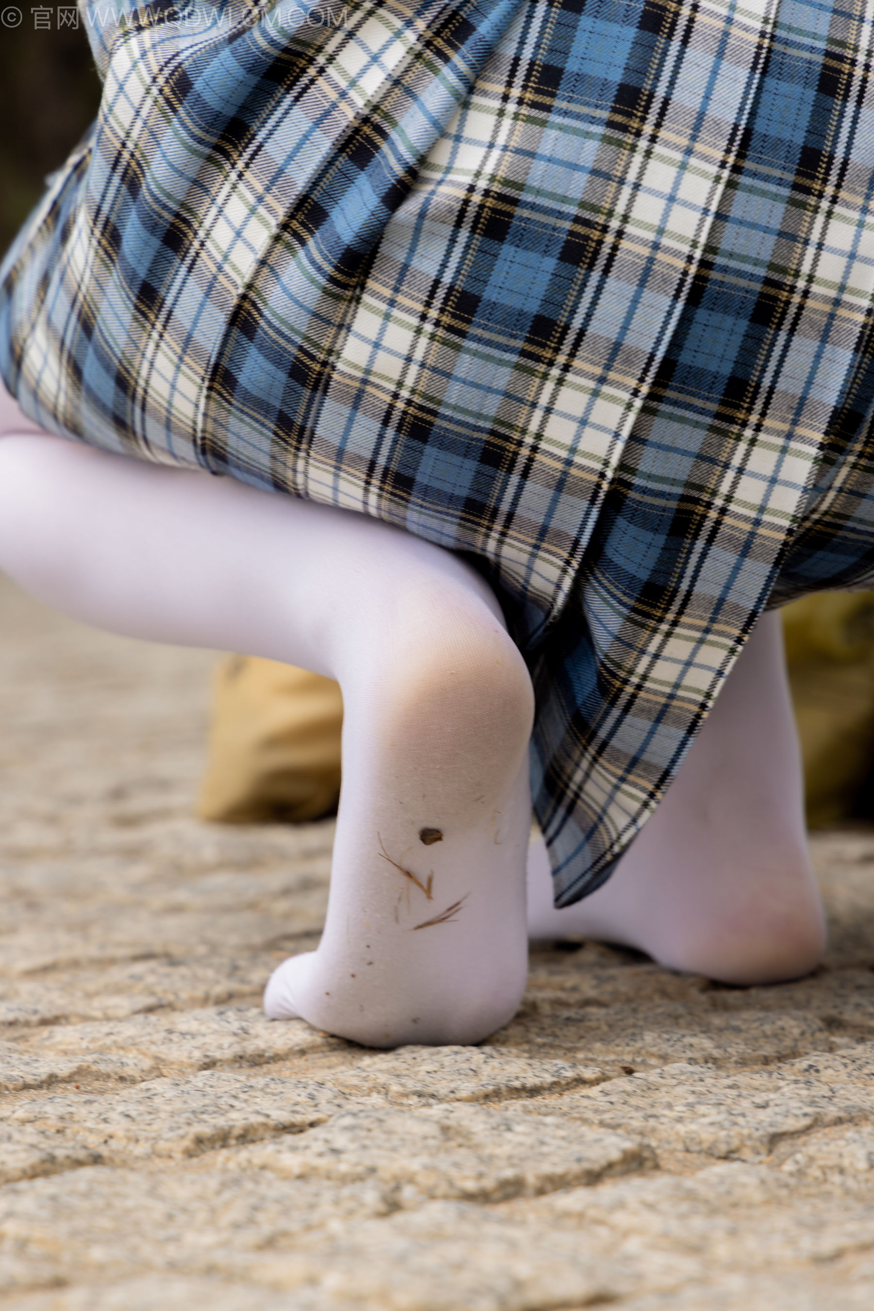 物恋传媒 No.2242 闪闪 -板鞋、厚白丝、户外草地公园沙滩脱鞋丝袜走路剧情/(155P)