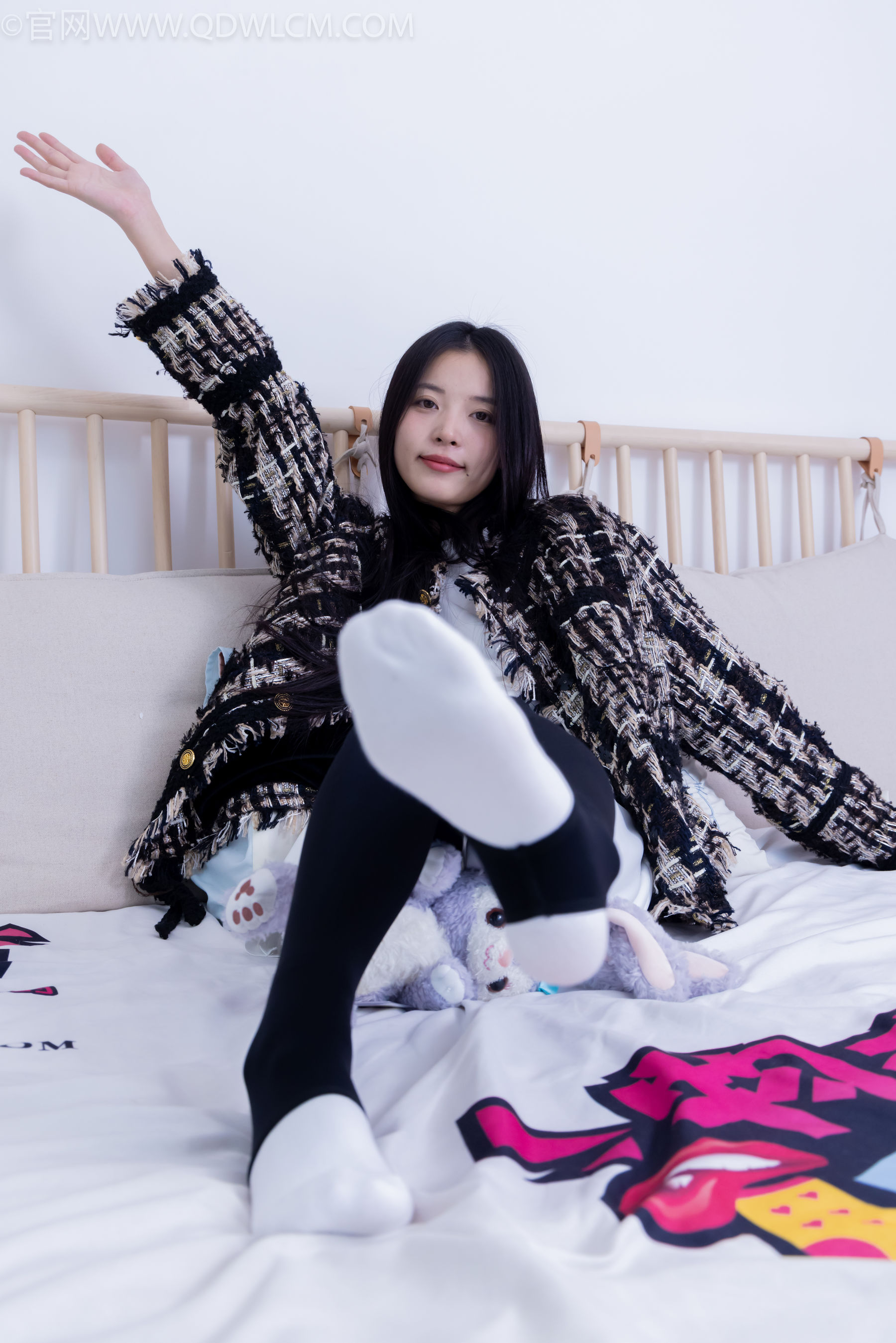 物恋传媒 No.2260 茯苓 -板鞋、黑色踩脚裤、白棉袜/(156P)