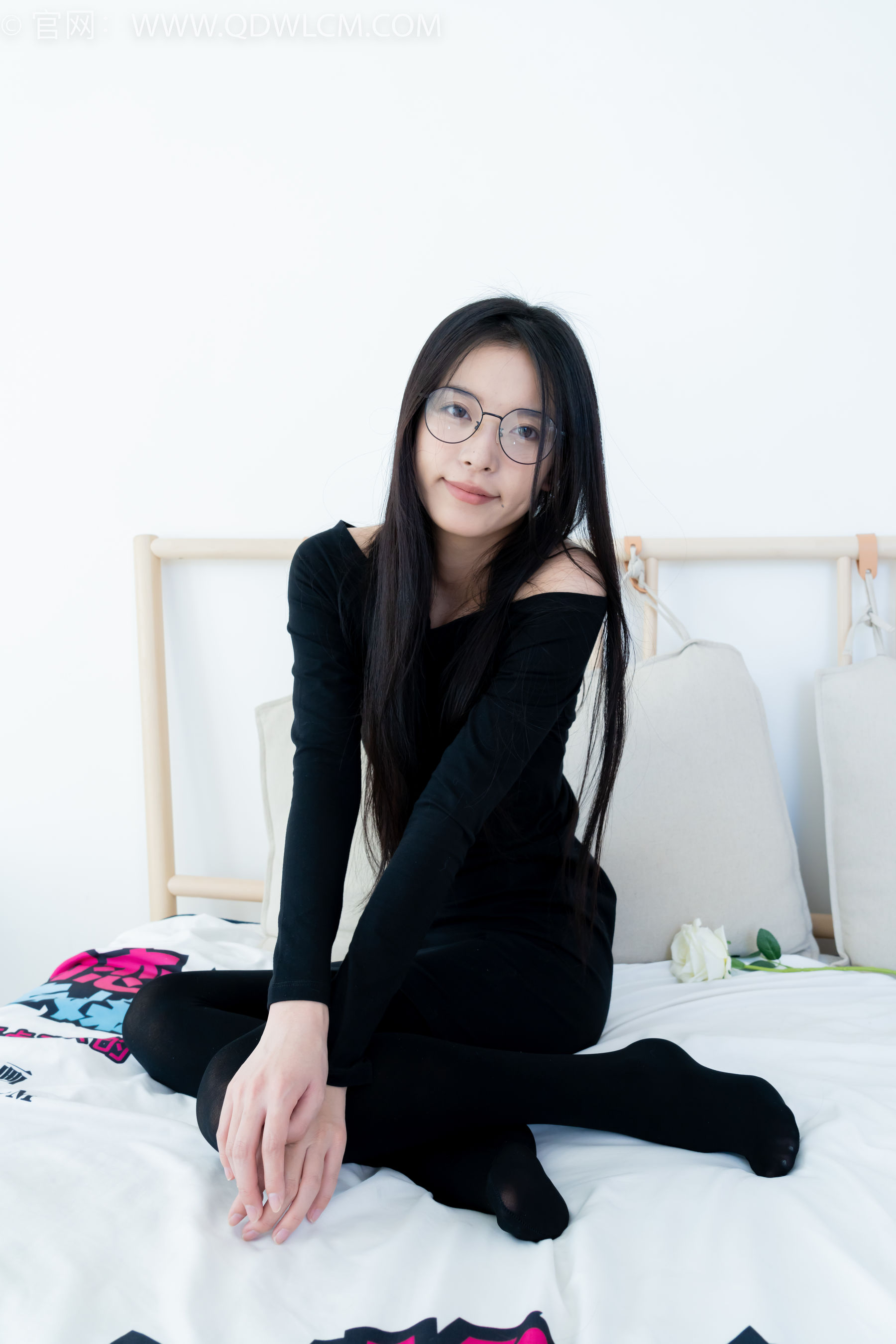 物恋传媒 No.2256 茯苓 -平底鞋、厚肉丝、厚黑丝、皮筋绑脚和挠脚心剧情/(220P)