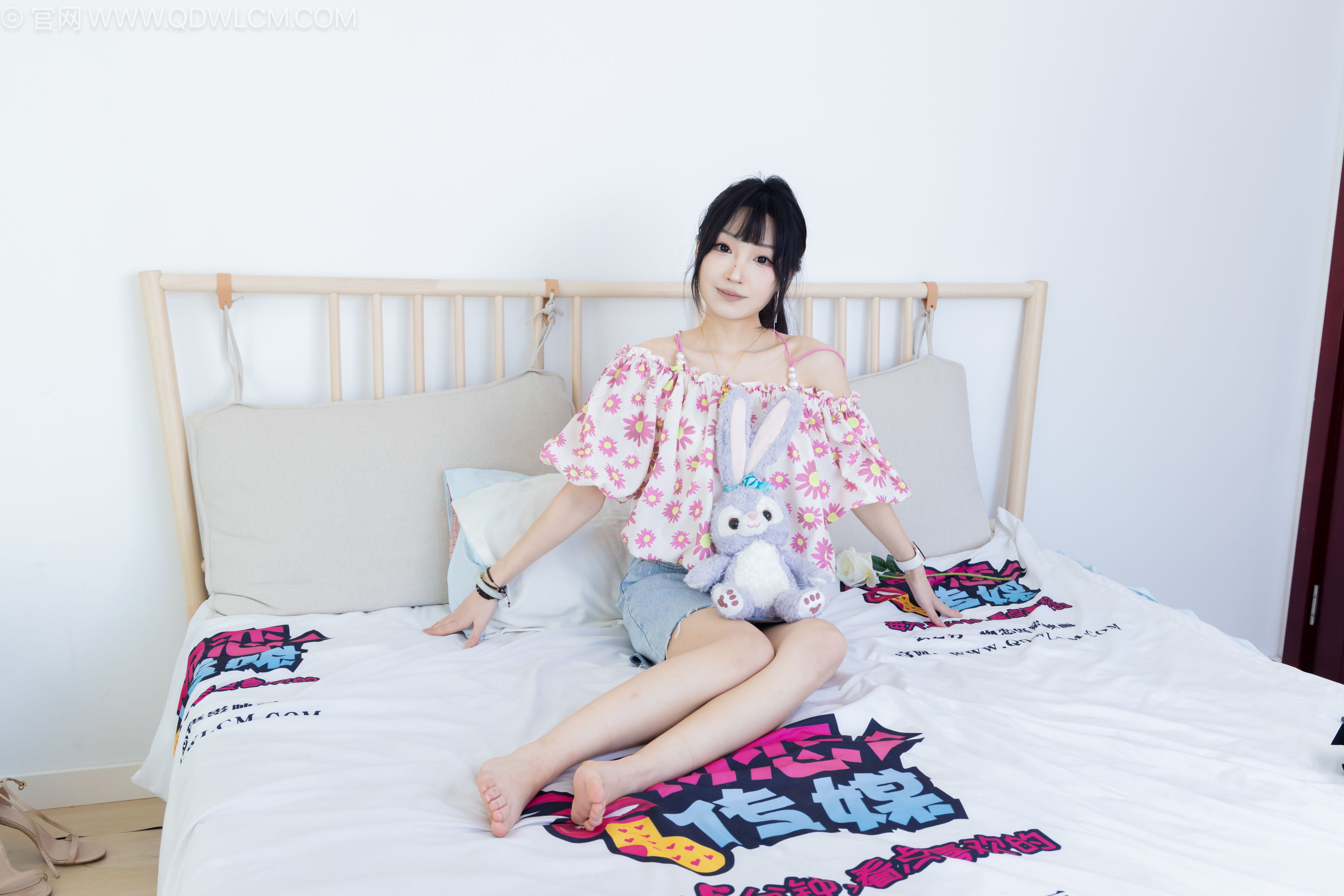 物恋传媒 No.2240 嘟嘟 -三双高跟鞋、薄肉丝、裸足、视频以超近景特写为主/(155P)