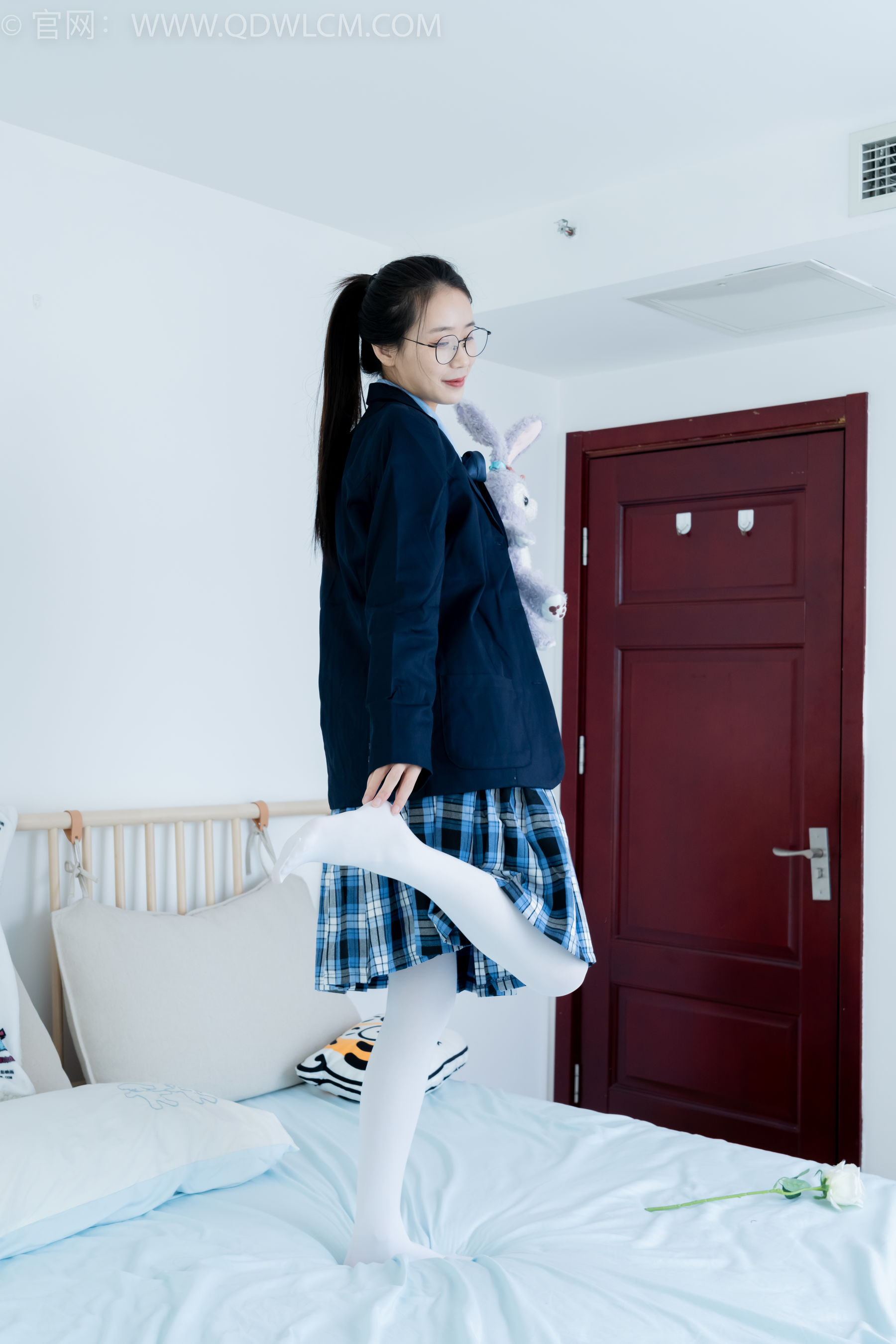 物恋传媒 No.2244 菜菜 -皮鞋、厚白丝、jk制服、皮筋绑脚老头乐挠脚剧情/(160P)