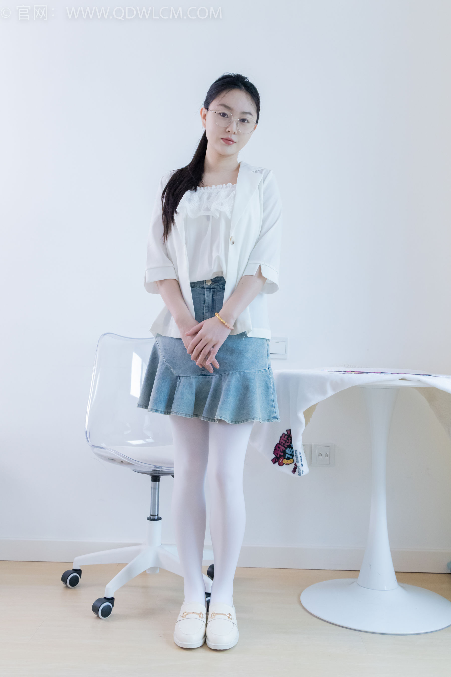 物恋传媒 No.2246 美兔 -皮鞋、厚白丝、皮筋绑脚老头乐挠脚剧情/(150P)