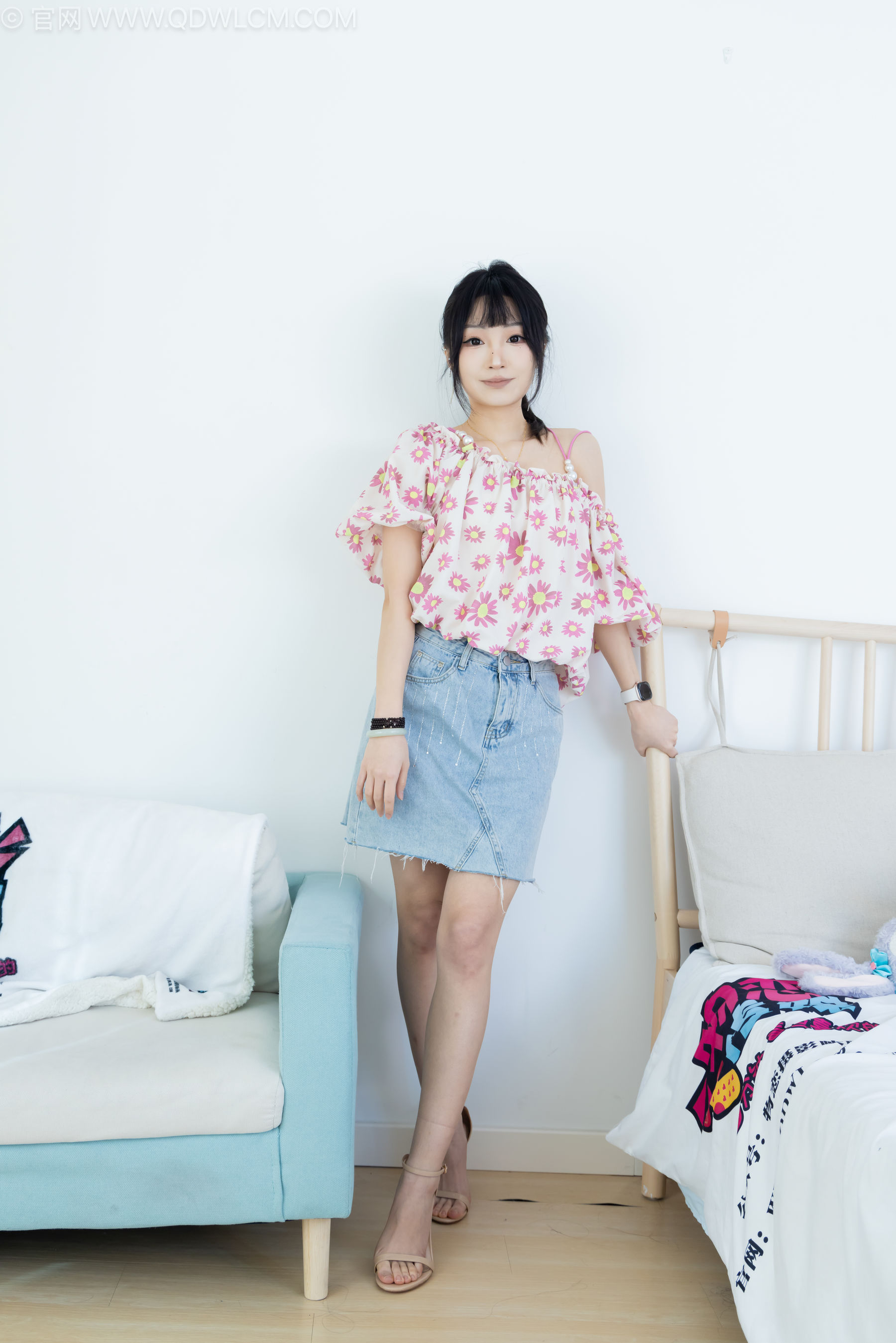 物恋传媒 No.2240 嘟嘟 -三双高跟鞋、薄肉丝、裸足、视频以超近景特写为主/(155P)