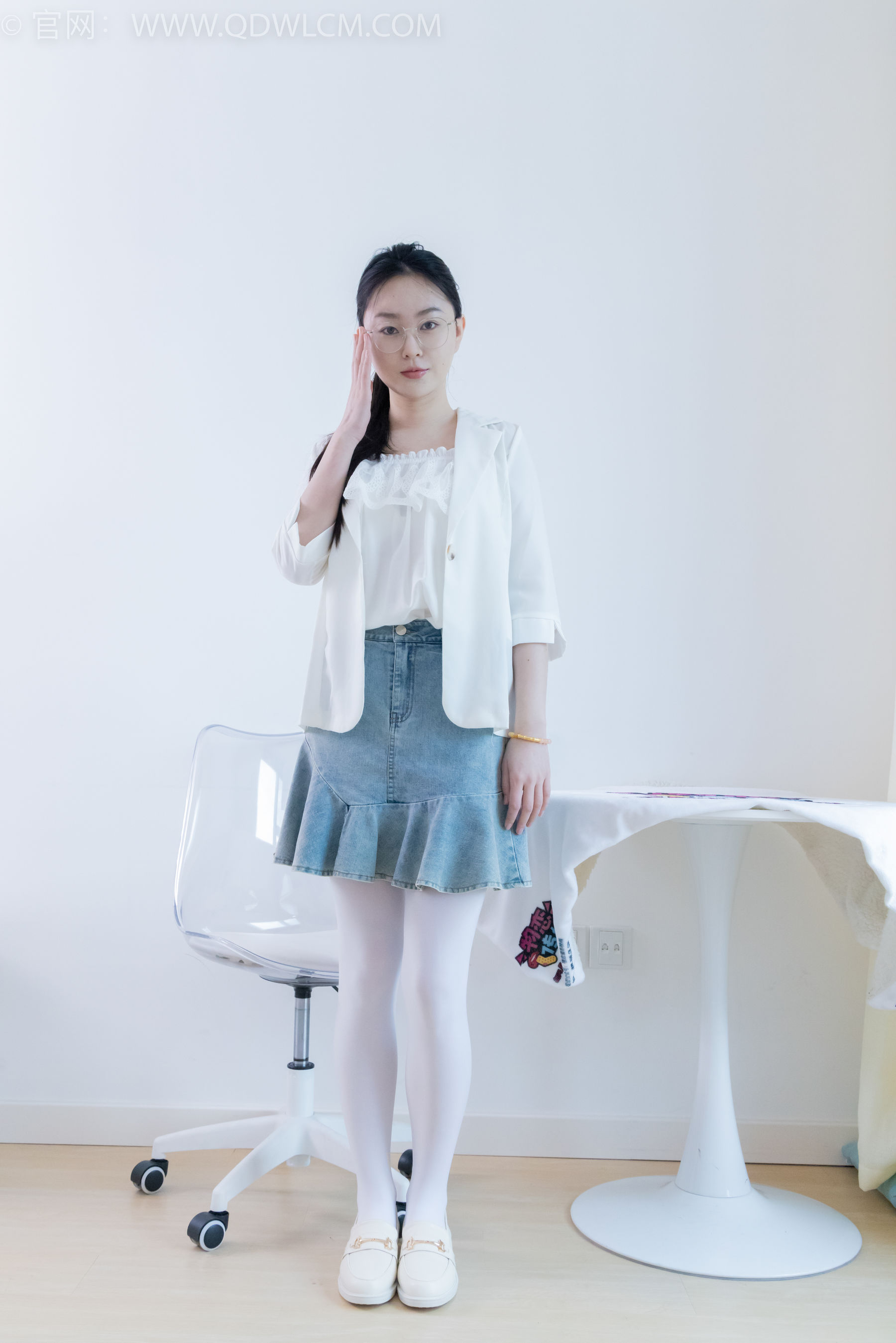 物恋传媒 No.2246 美兔 -皮鞋、厚白丝、皮筋绑脚老头乐挠脚剧情/(150P)