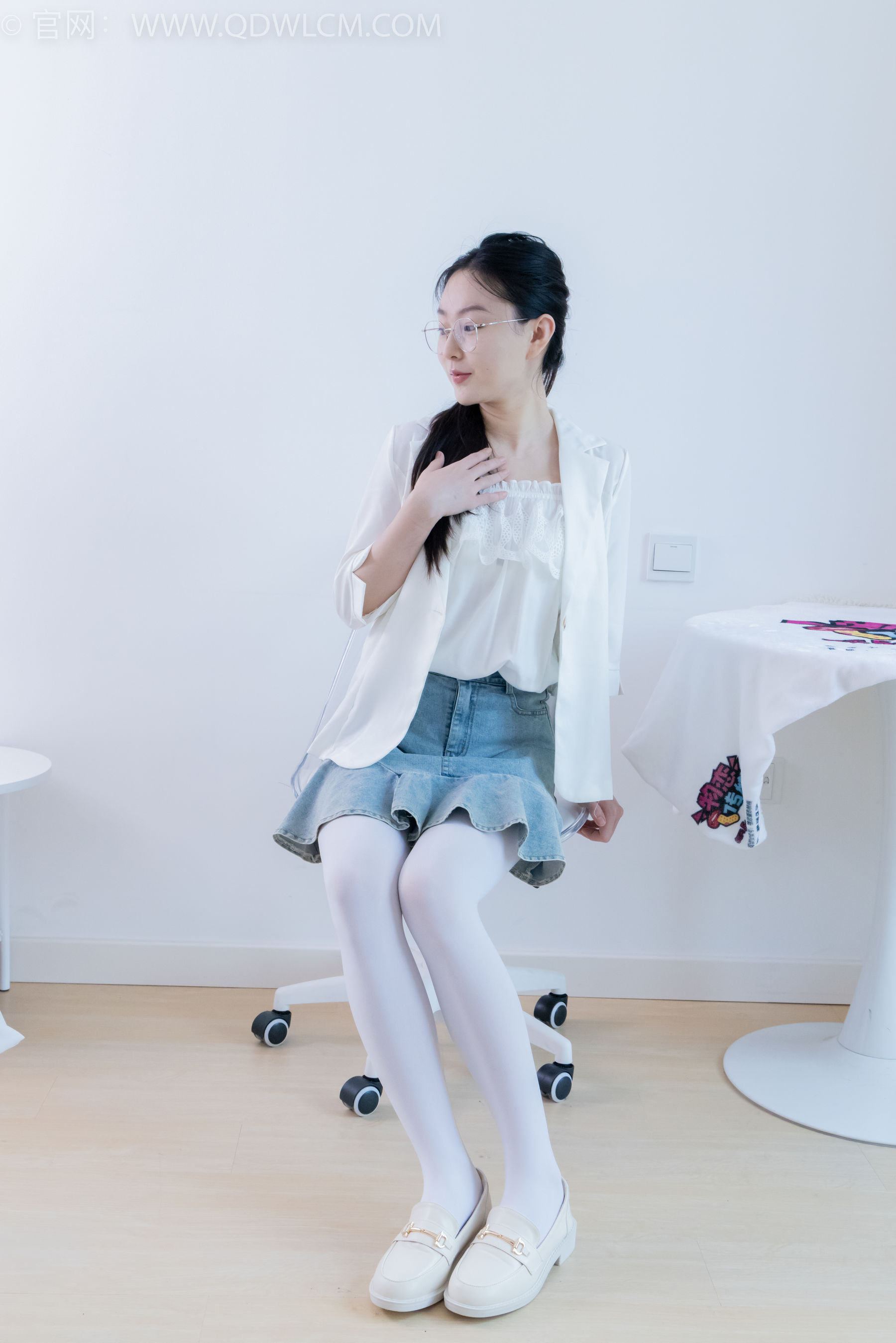 物恋传媒 No.2246 美兔 -皮鞋、厚白丝、皮筋绑脚老头乐挠脚剧情/(150P)