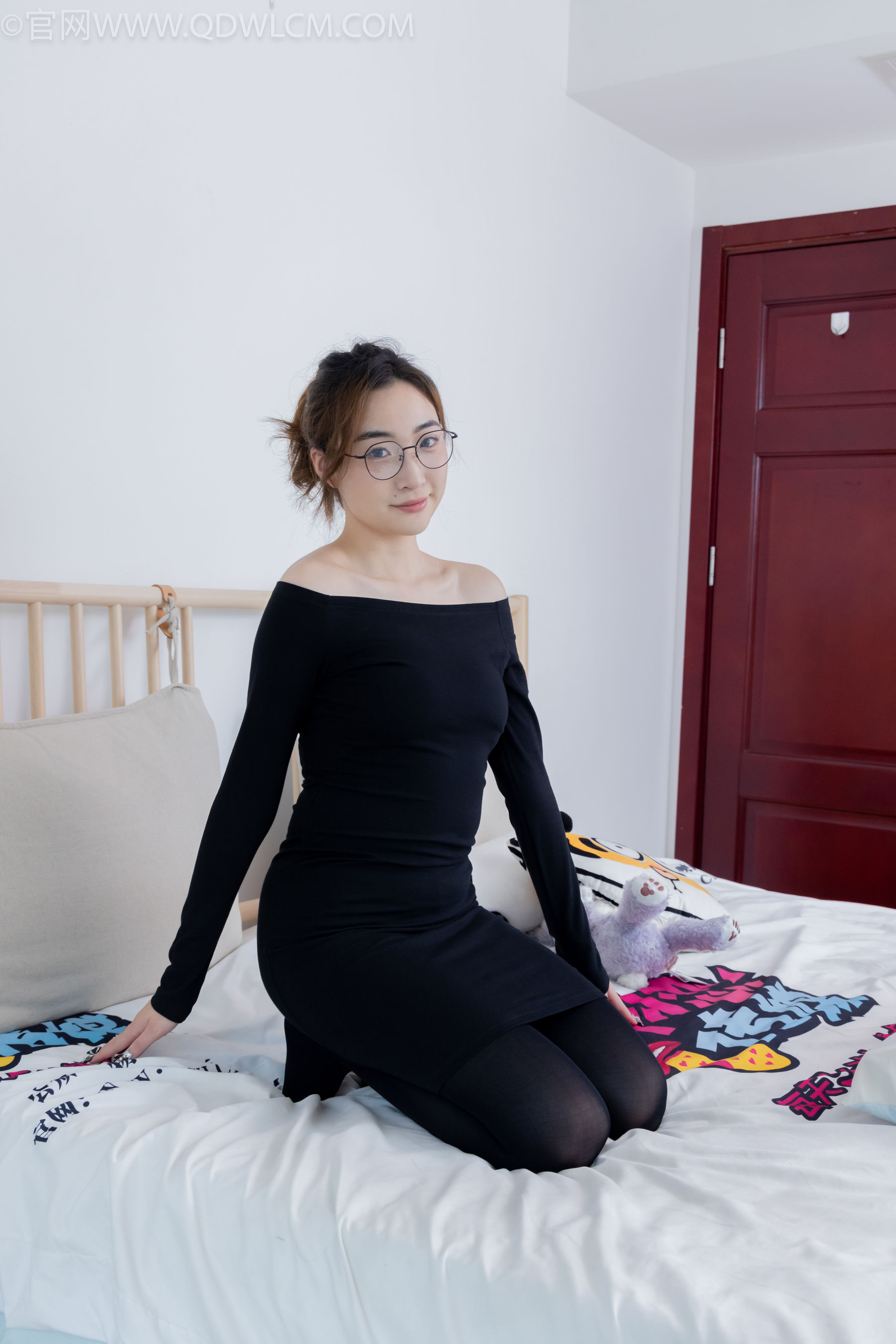 物恋传媒 No.2265 恬恬 -平底鞋、厚黑丝、厚黑丝踩奶油蛋糕剧情/(157P)