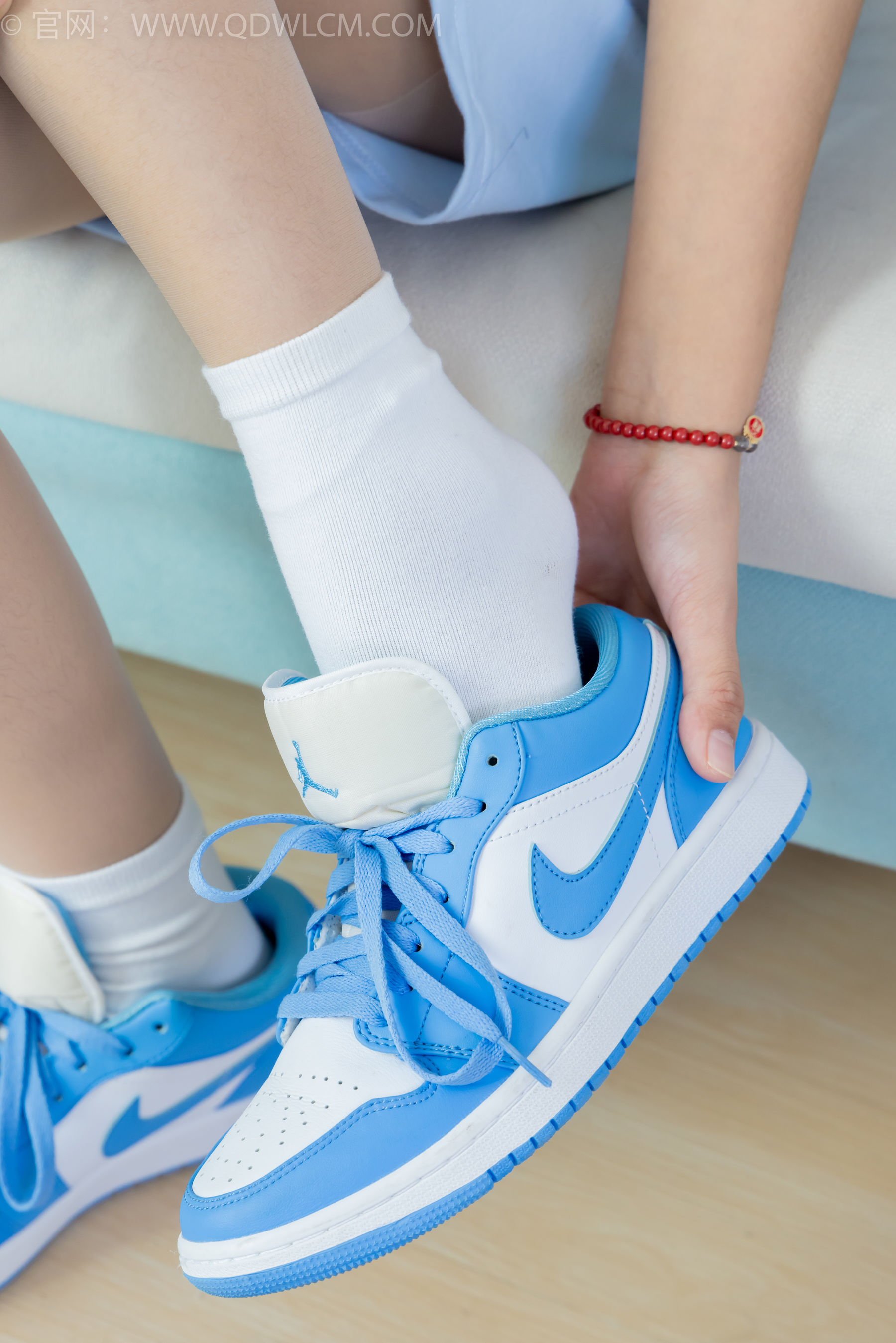 物恋传媒 No.2250 岚岚 -板鞋、白棉袜、薄肉丝、老头乐挠脚剧情/(150P)