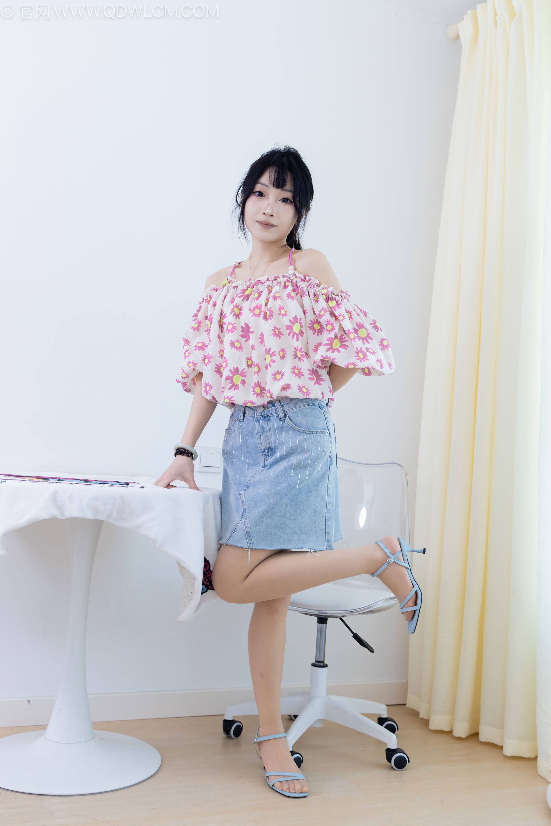 物恋传媒 No.2240 嘟嘟 -三双高跟鞋、薄肉丝、裸足、视频以超近景特写为主/(155P)