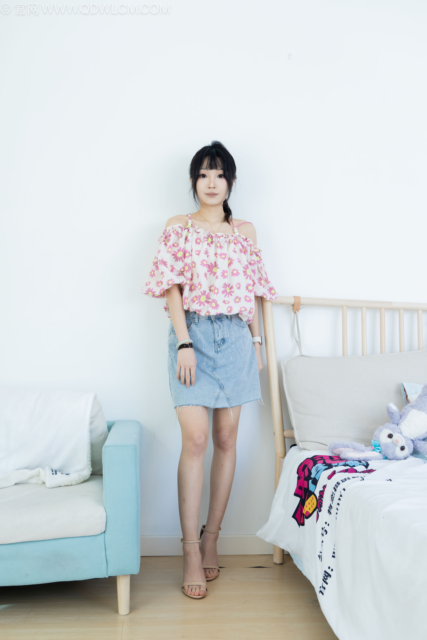 物恋传媒 No.2240 嘟嘟 -三双高跟鞋、薄肉丝、裸足、视频以超近景特写为主/(155P)