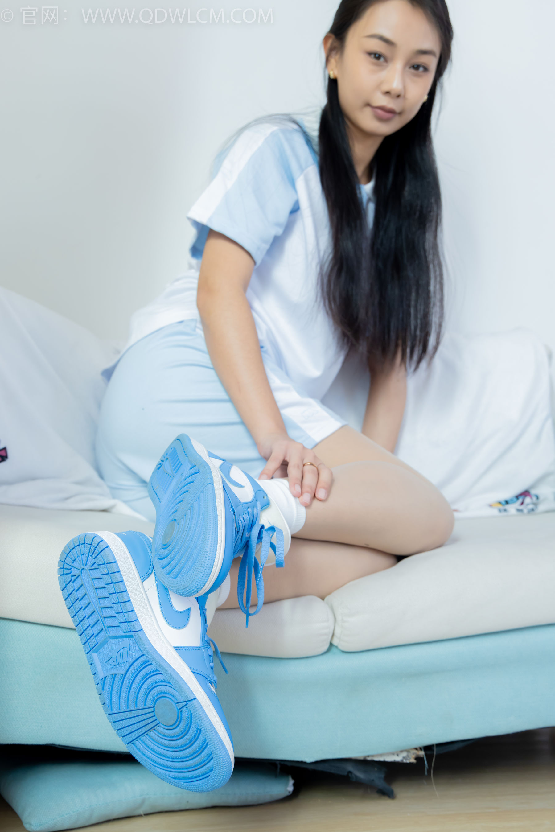 物恋传媒 No.2250 岚岚 -板鞋、白棉袜、薄肉丝、老头乐挠脚剧情/(150P)