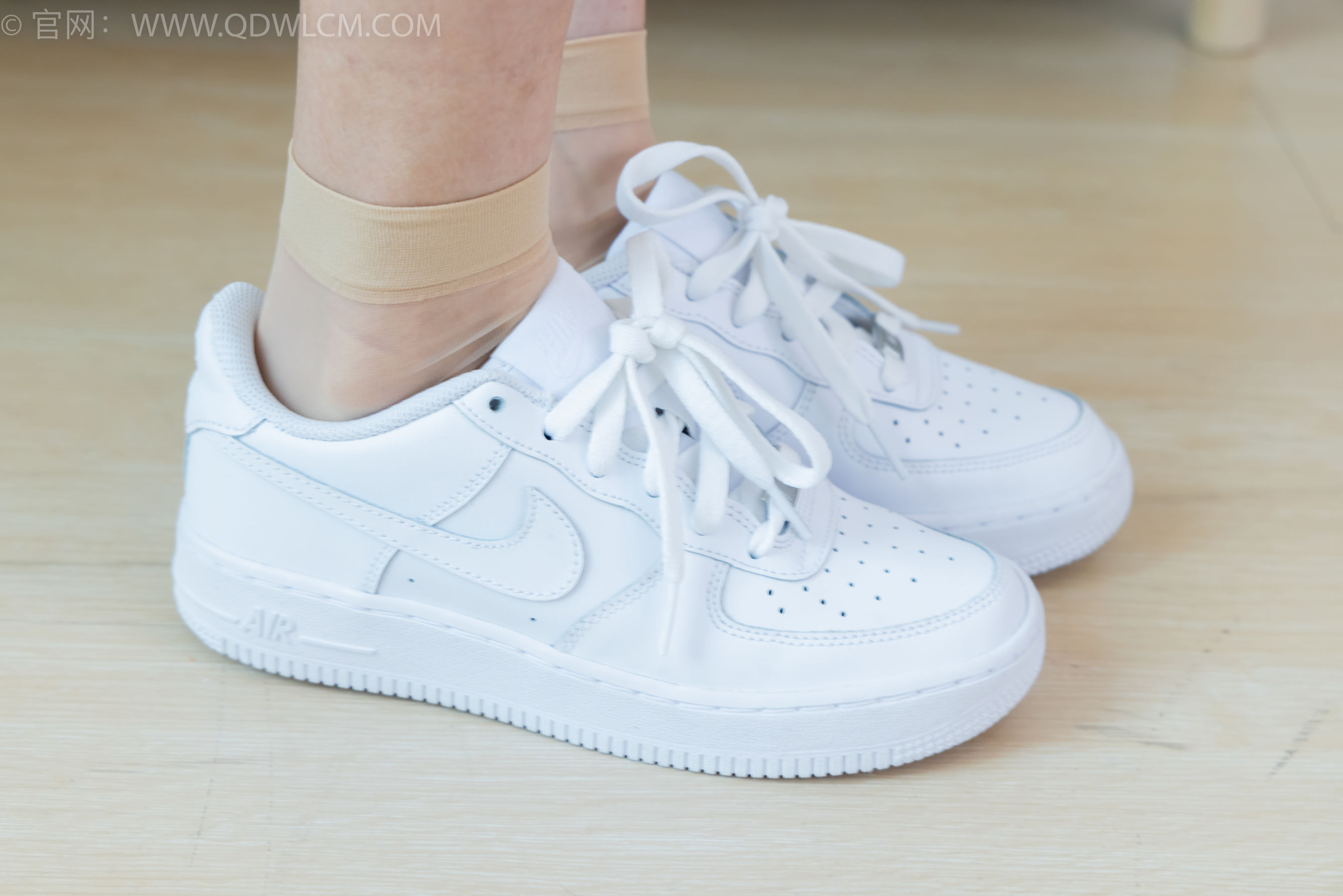 物恋传媒 No.2245 茯苓 -板鞋、短款薄肉丝、裸足/(190P)