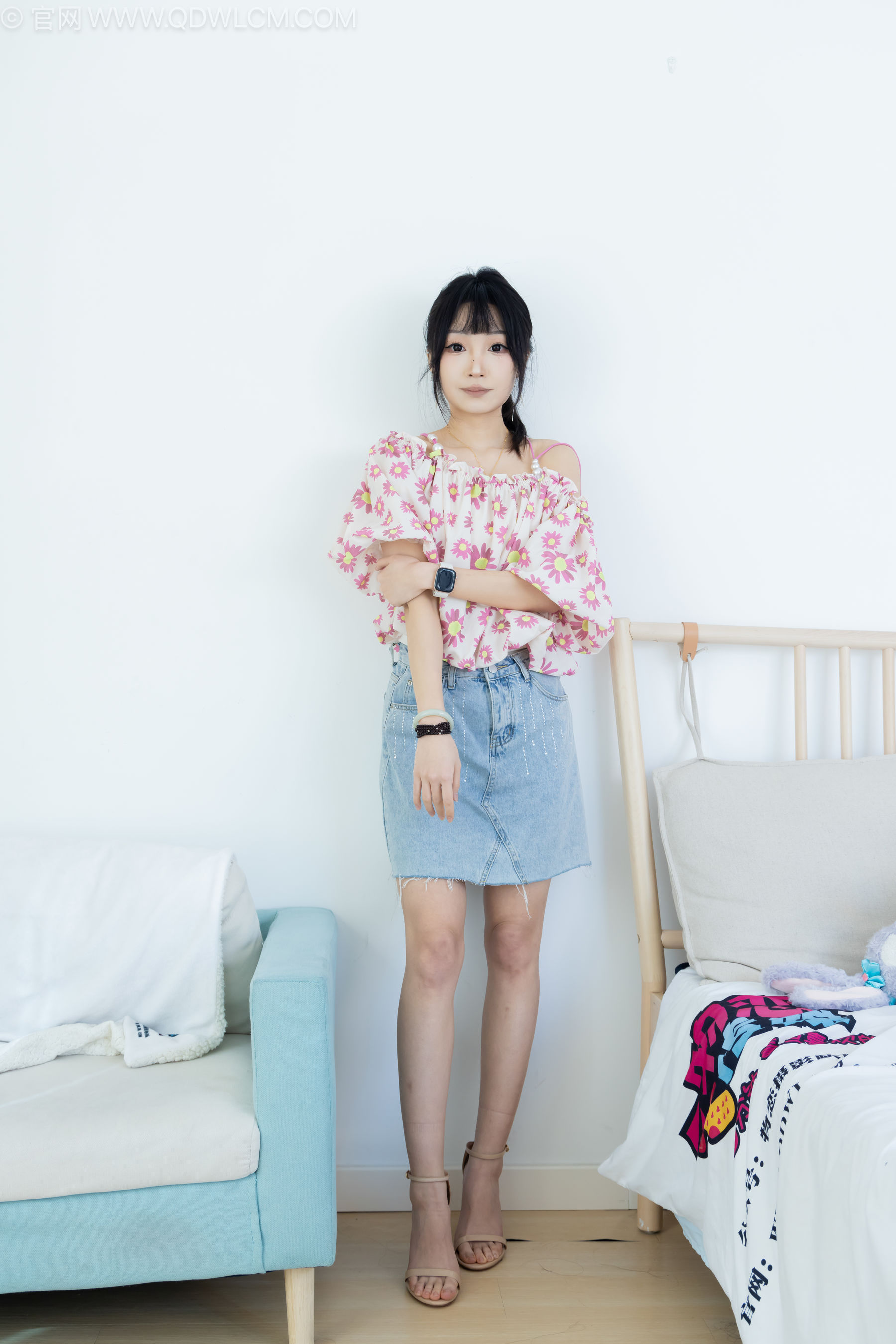 物恋传媒 No.2240 嘟嘟 -三双高跟鞋、薄肉丝、裸足、视频以超近景特写为主/(155P)