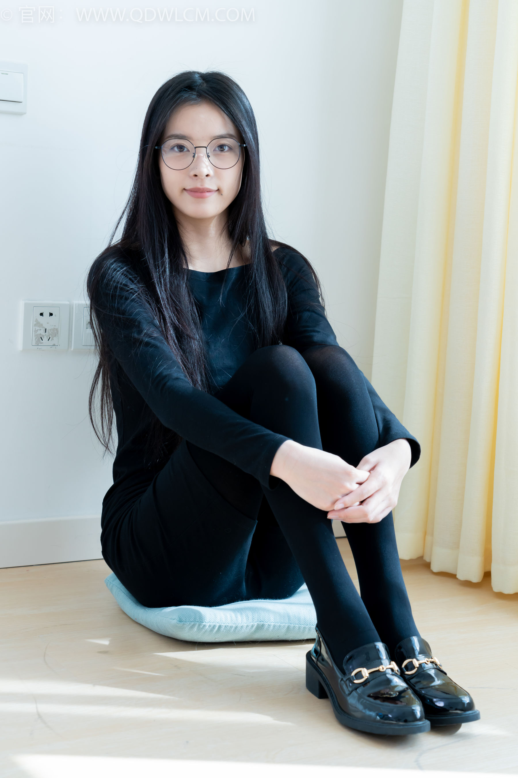 物恋传媒 No.2256 茯苓 -平底鞋、厚肉丝、厚黑丝、皮筋绑脚和挠脚心剧情/(220P)