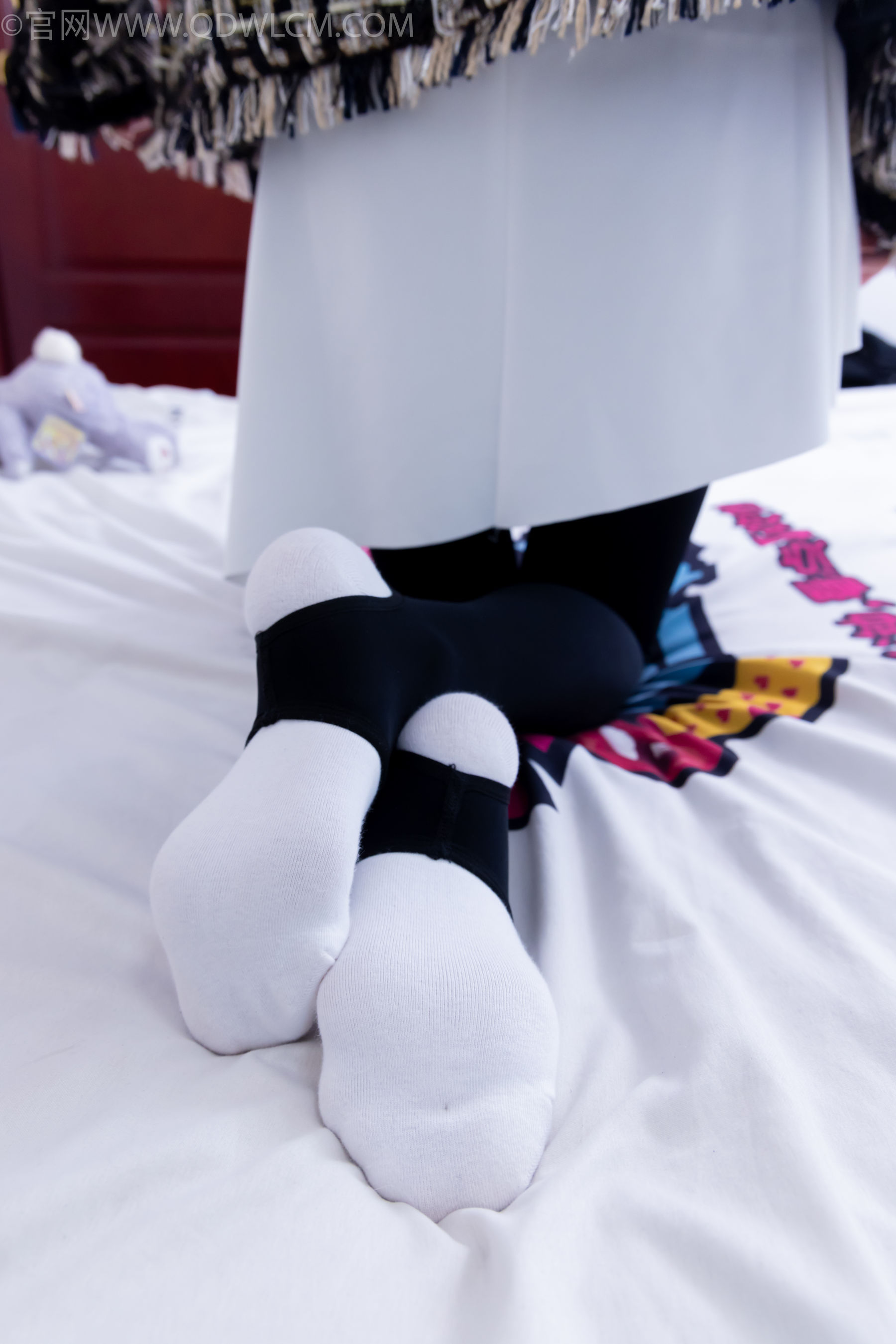 物恋传媒 No.2260 茯苓 -板鞋、黑色踩脚裤、白棉袜/(156P)