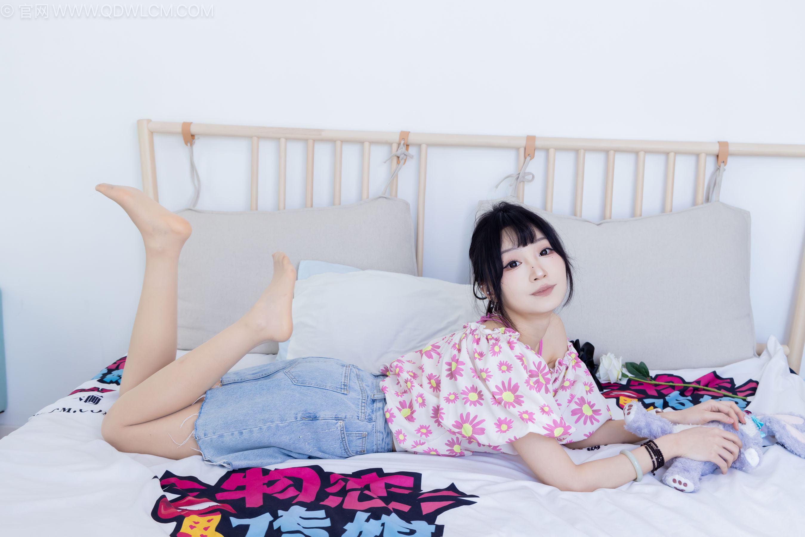 物恋传媒 No.2240 嘟嘟 -三双高跟鞋、薄肉丝、裸足、视频以超近景特写为主/(155P)