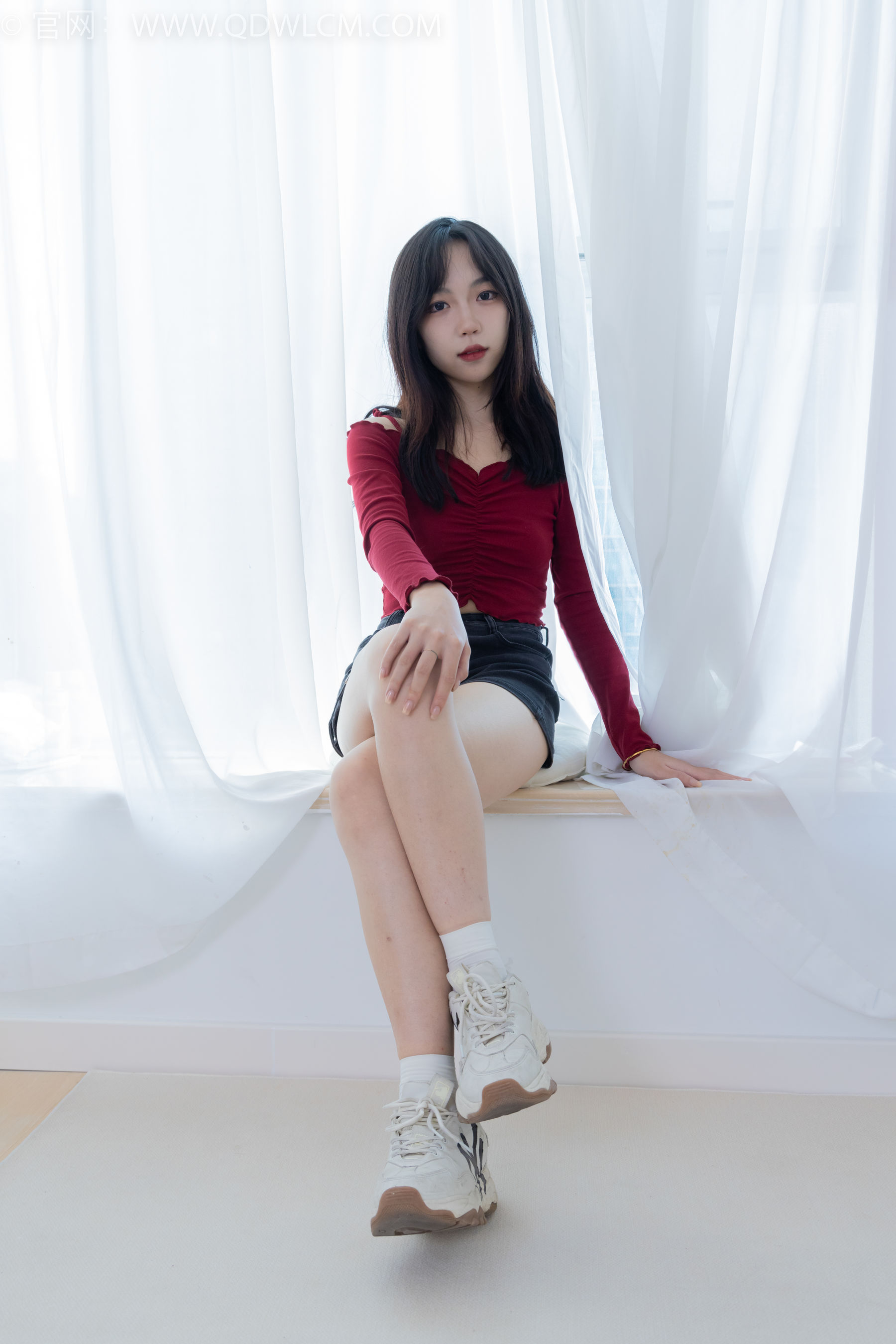 物恋传媒 No.2253 纱纱 -运动鞋、自然穿脏白棉袜/(155P)