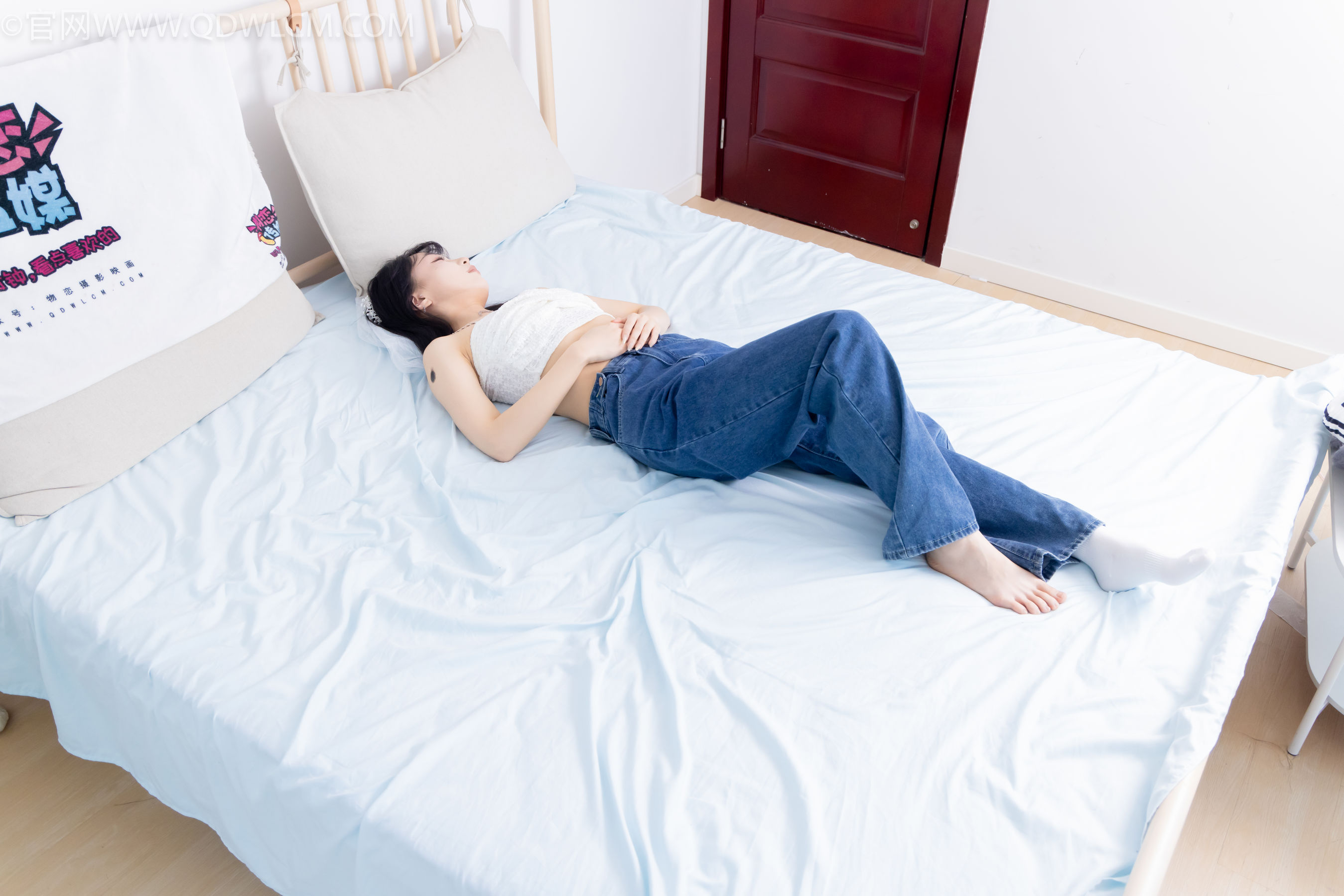 物恋传媒 No.2258 嘟嘟 -板鞋、白棉袜、裸足/(161P)