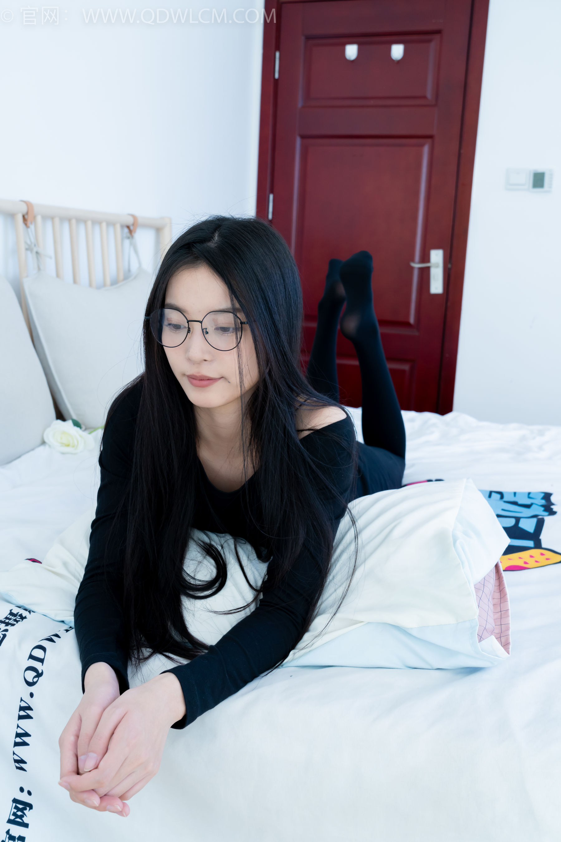 物恋传媒 No.2256 茯苓 -平底鞋、厚肉丝、厚黑丝、皮筋绑脚和挠脚心剧情/(220P)