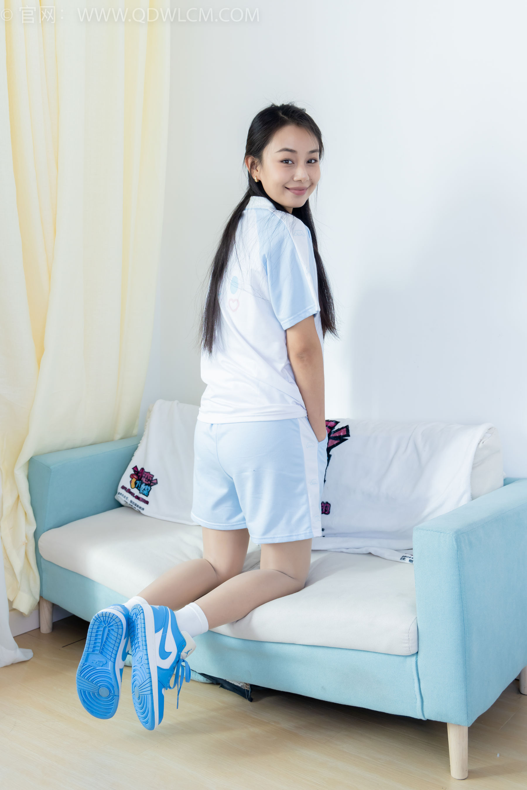 物恋传媒 No.2250 岚岚 -板鞋、白棉袜、薄肉丝、老头乐挠脚剧情/(150P)