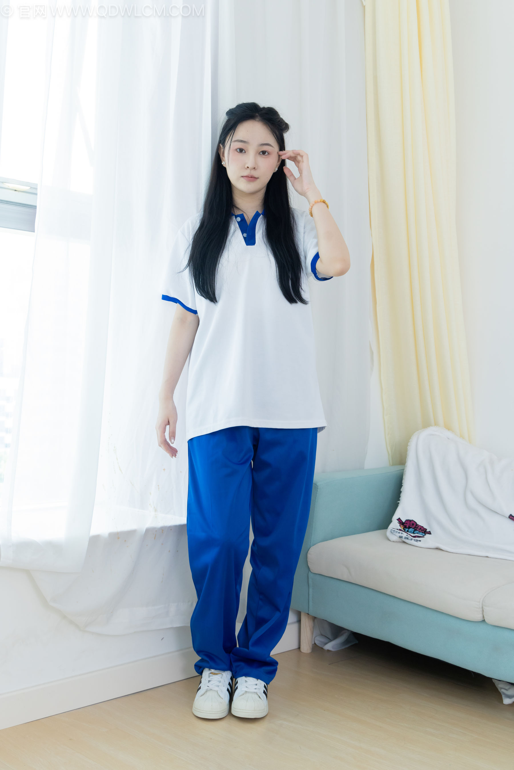 物恋传媒 No.2241 美兔 -板鞋、黑网袜、校服裤里丝/(155P)